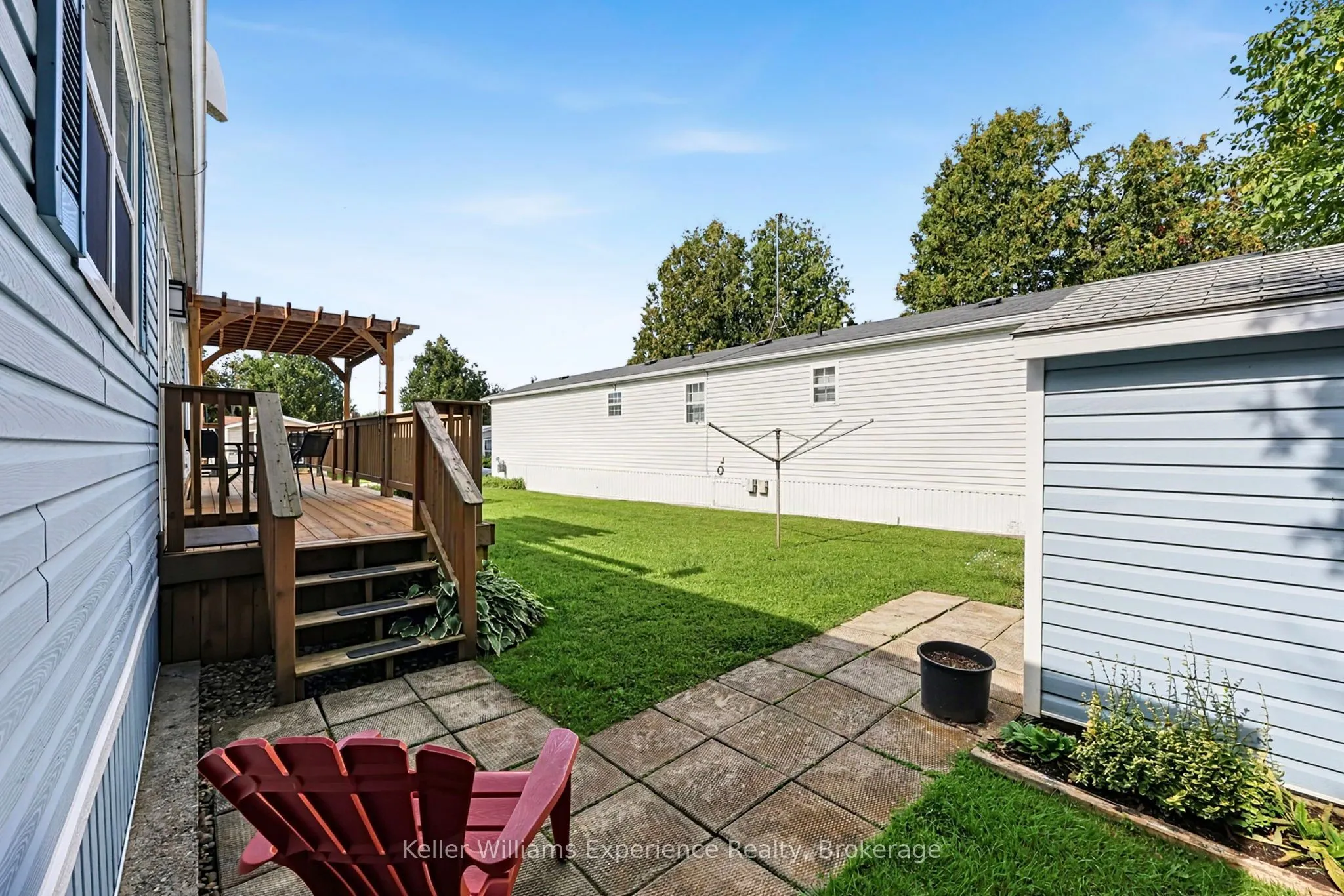4052 Ash Crescent