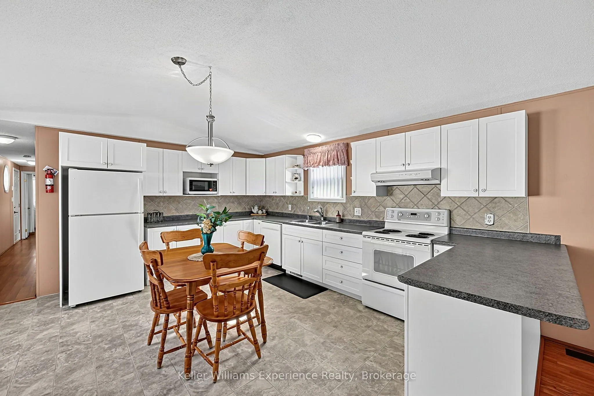 4052 Ash Crescent