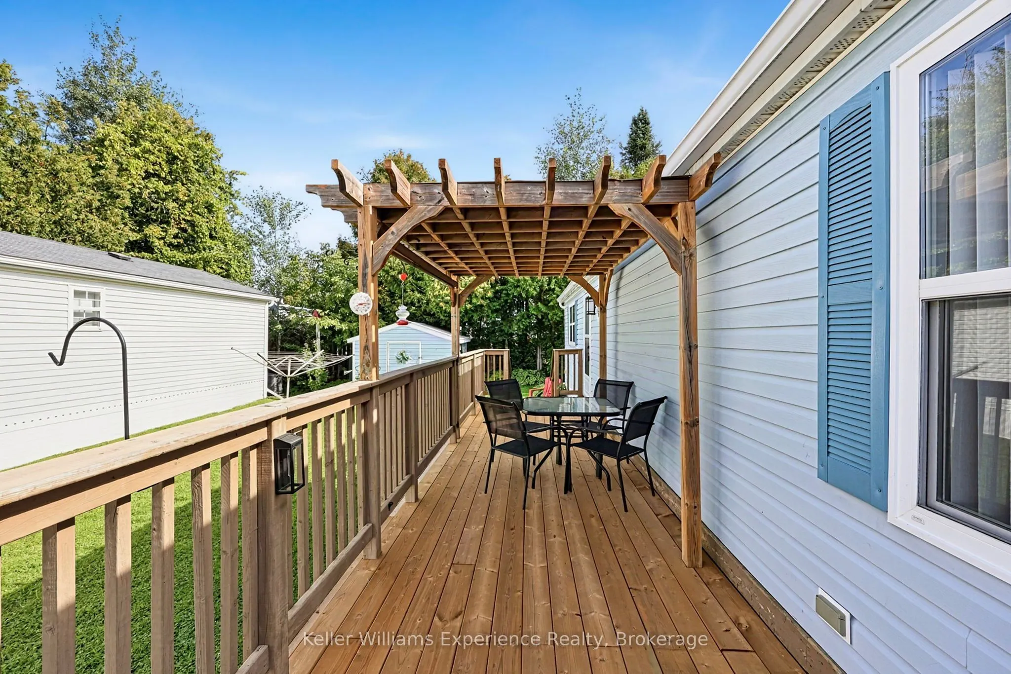 4052 Ash Crescent