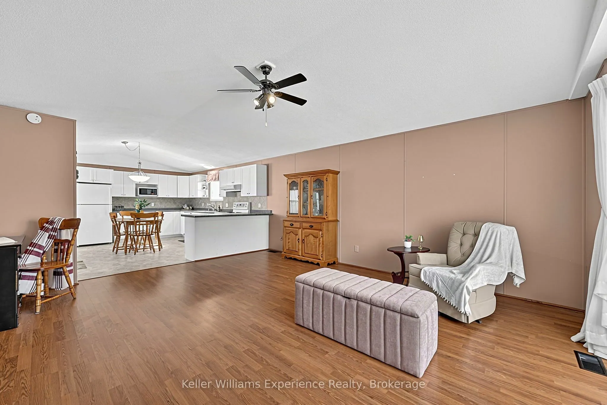 4052 Ash Crescent