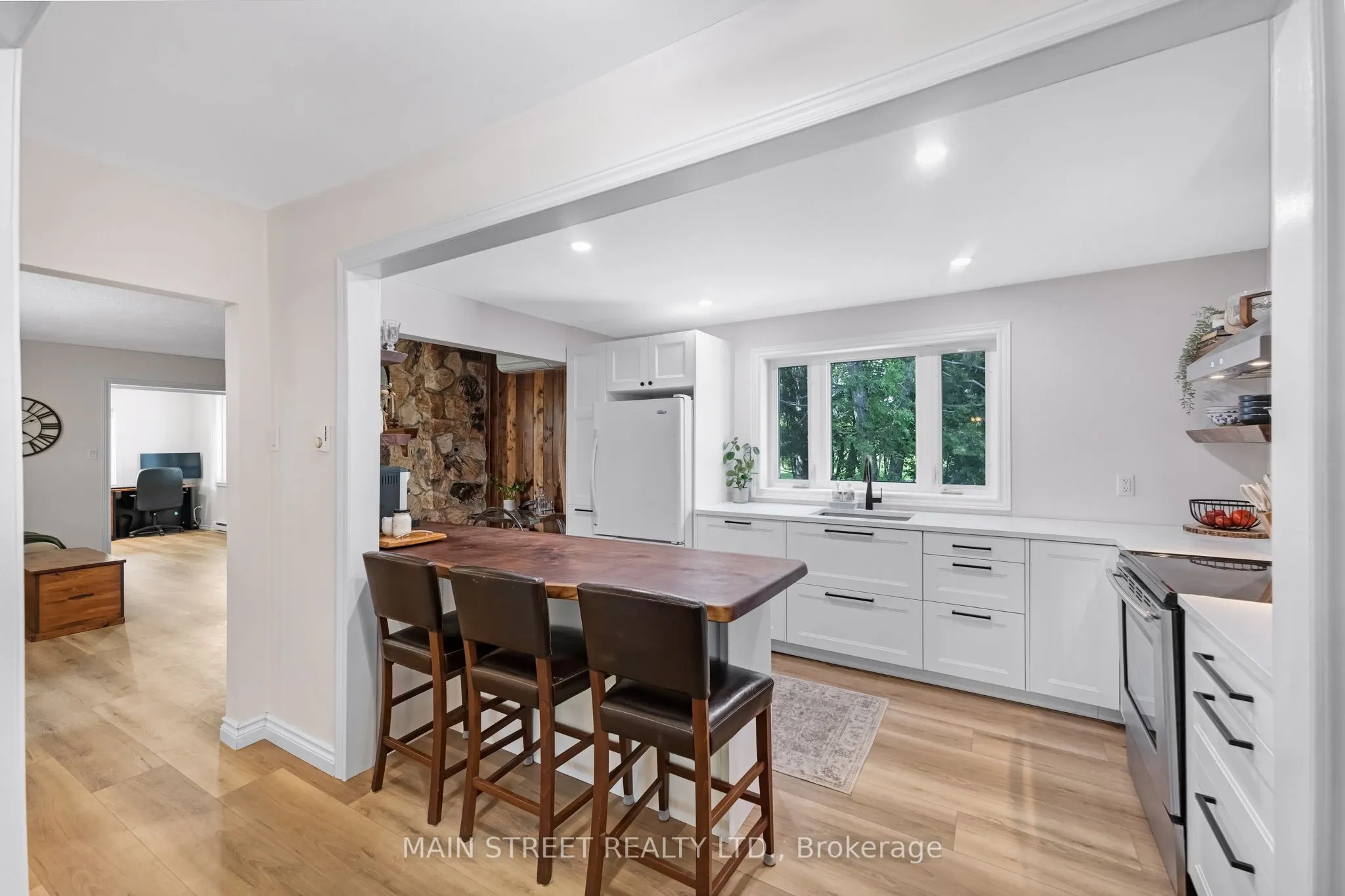1905 George Johnston Road
