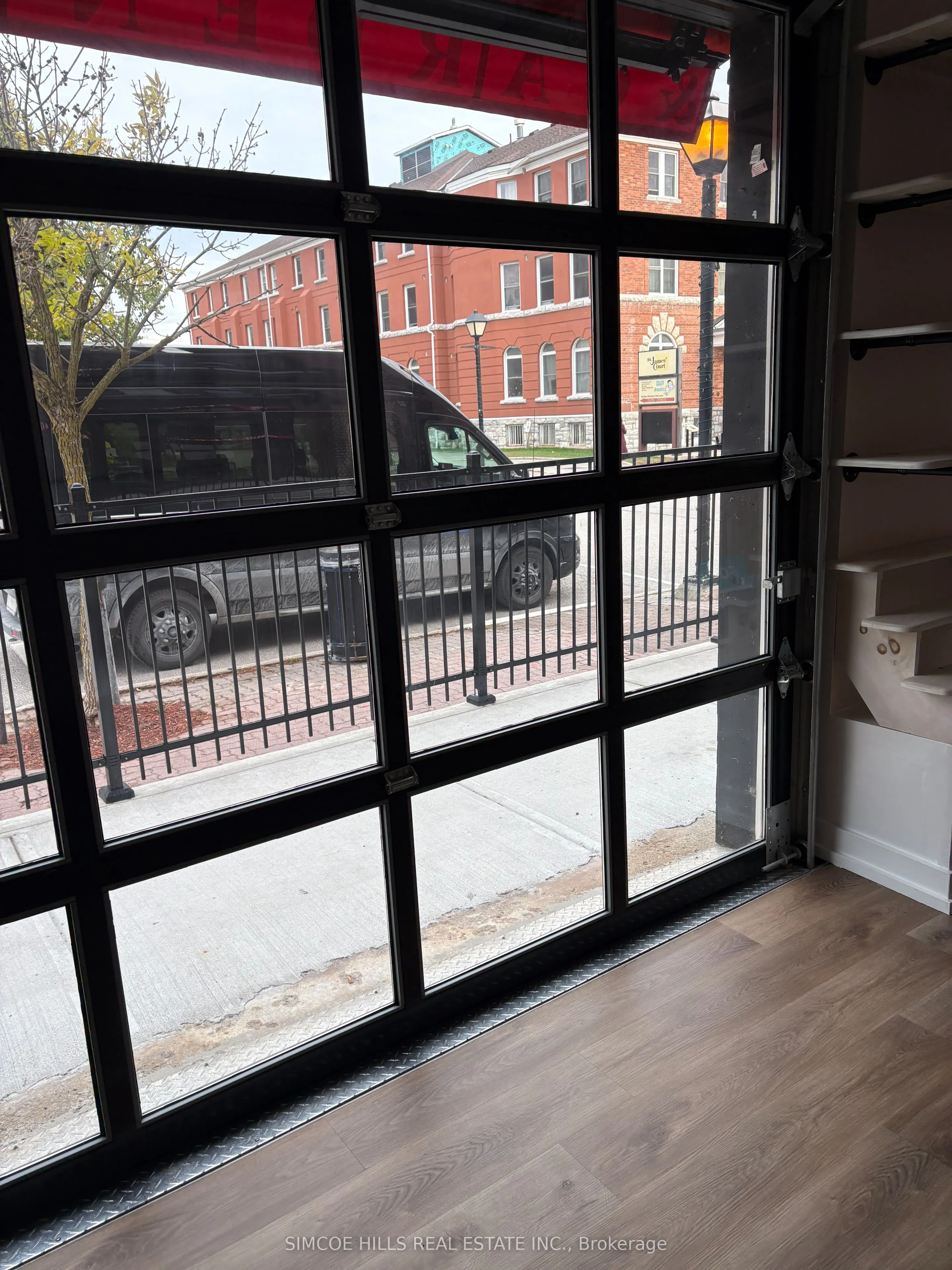 27 Peter Street N