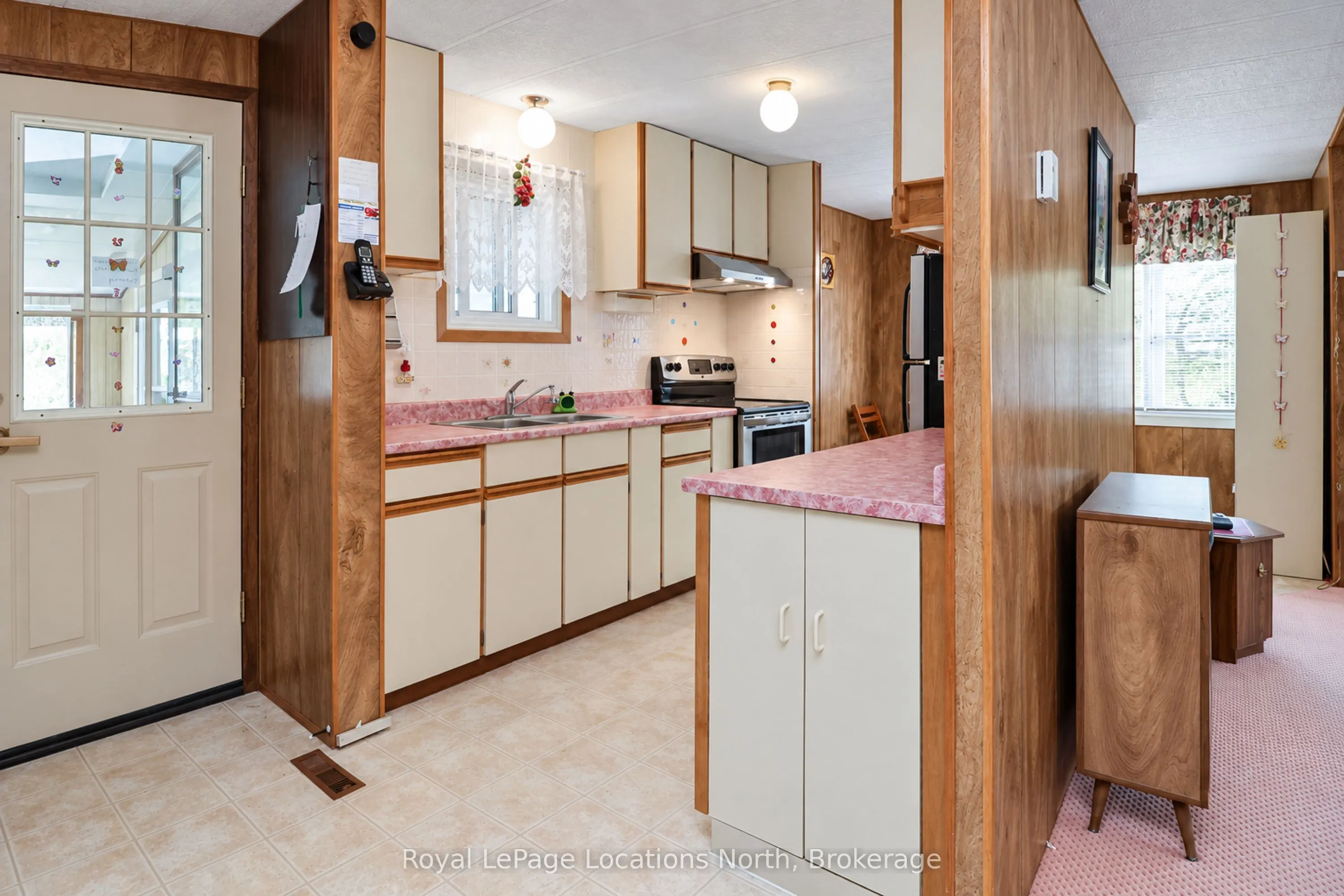 16 Sinclair Avenue S