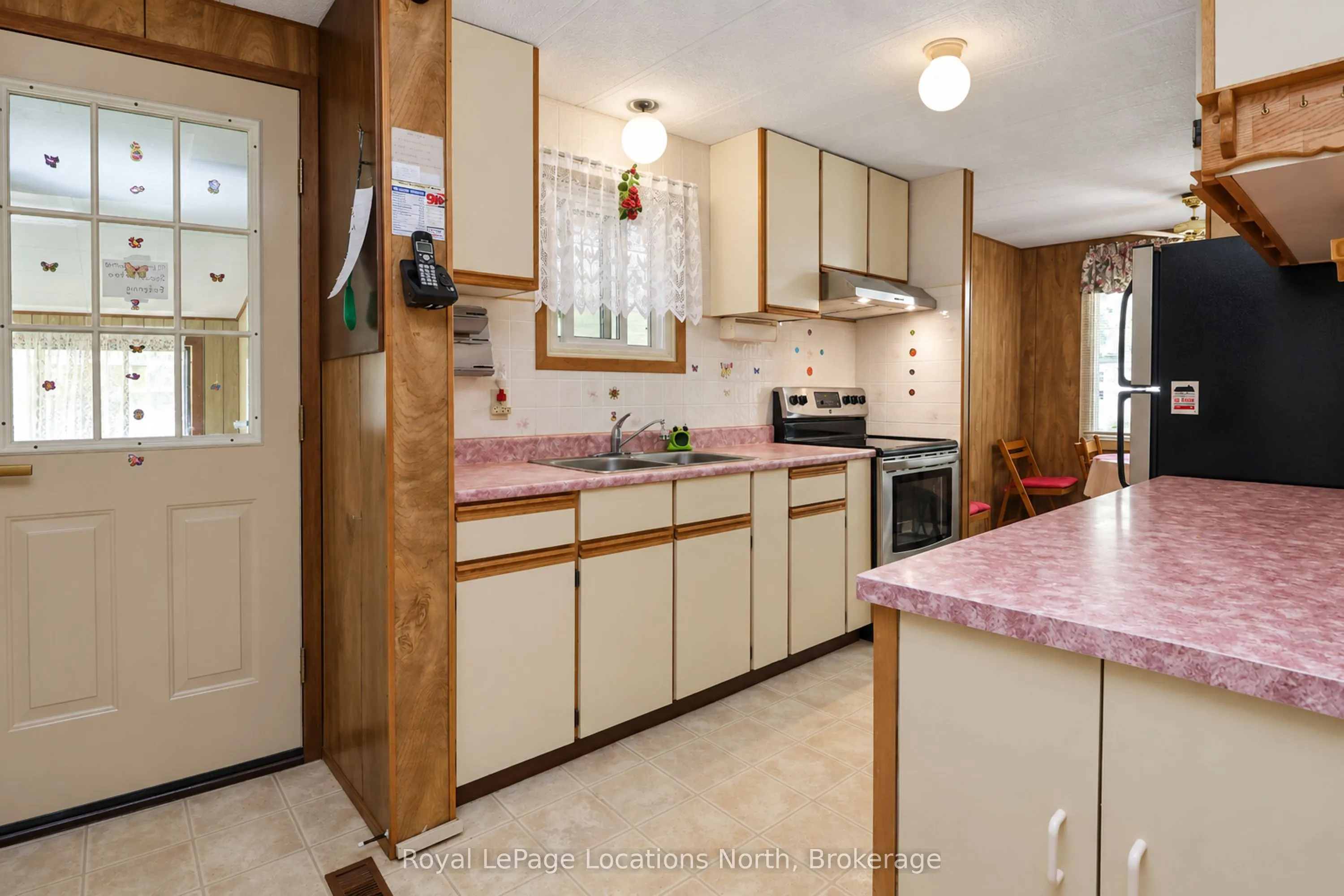 16 Sinclair Avenue S