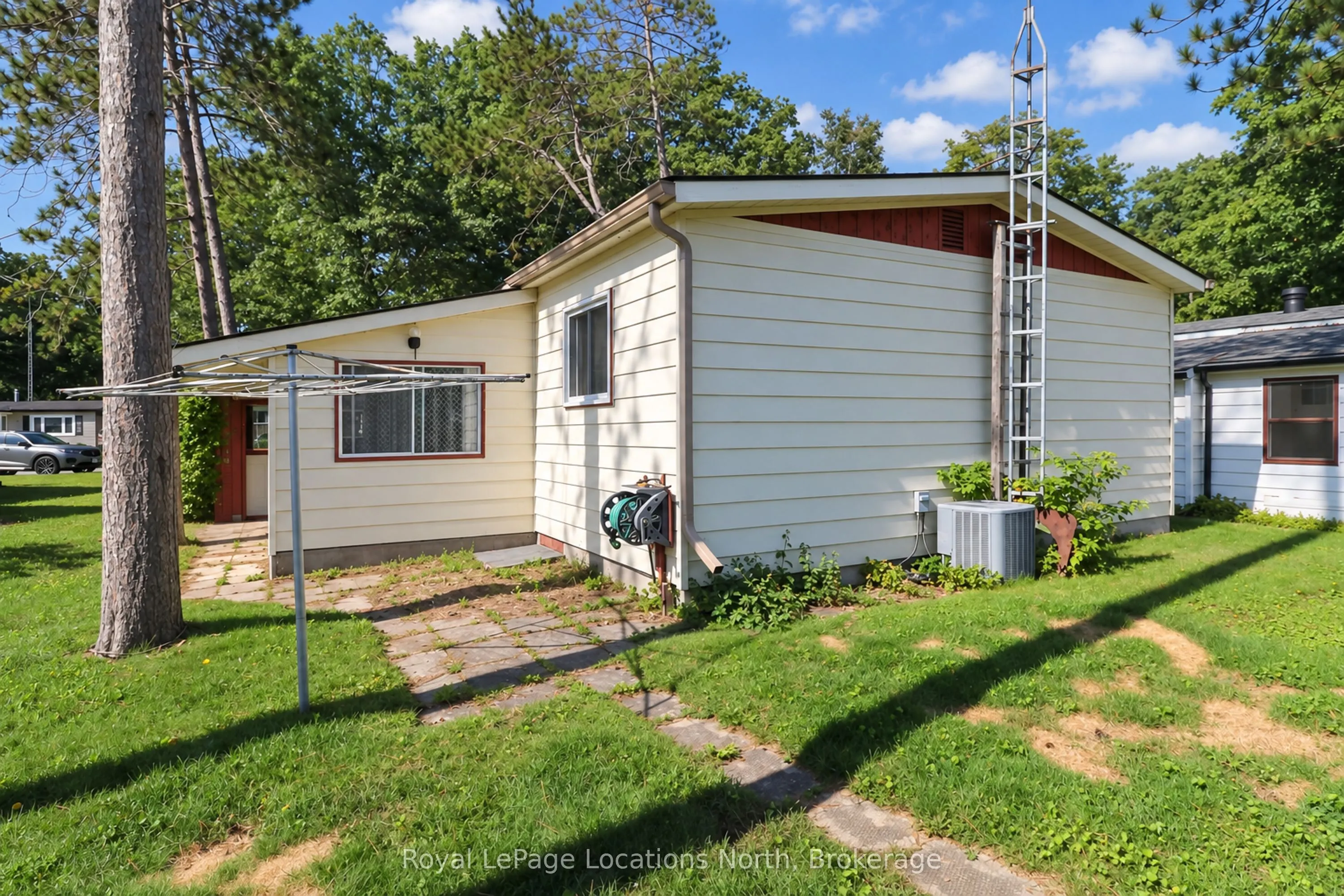 16 Sinclair Avenue S