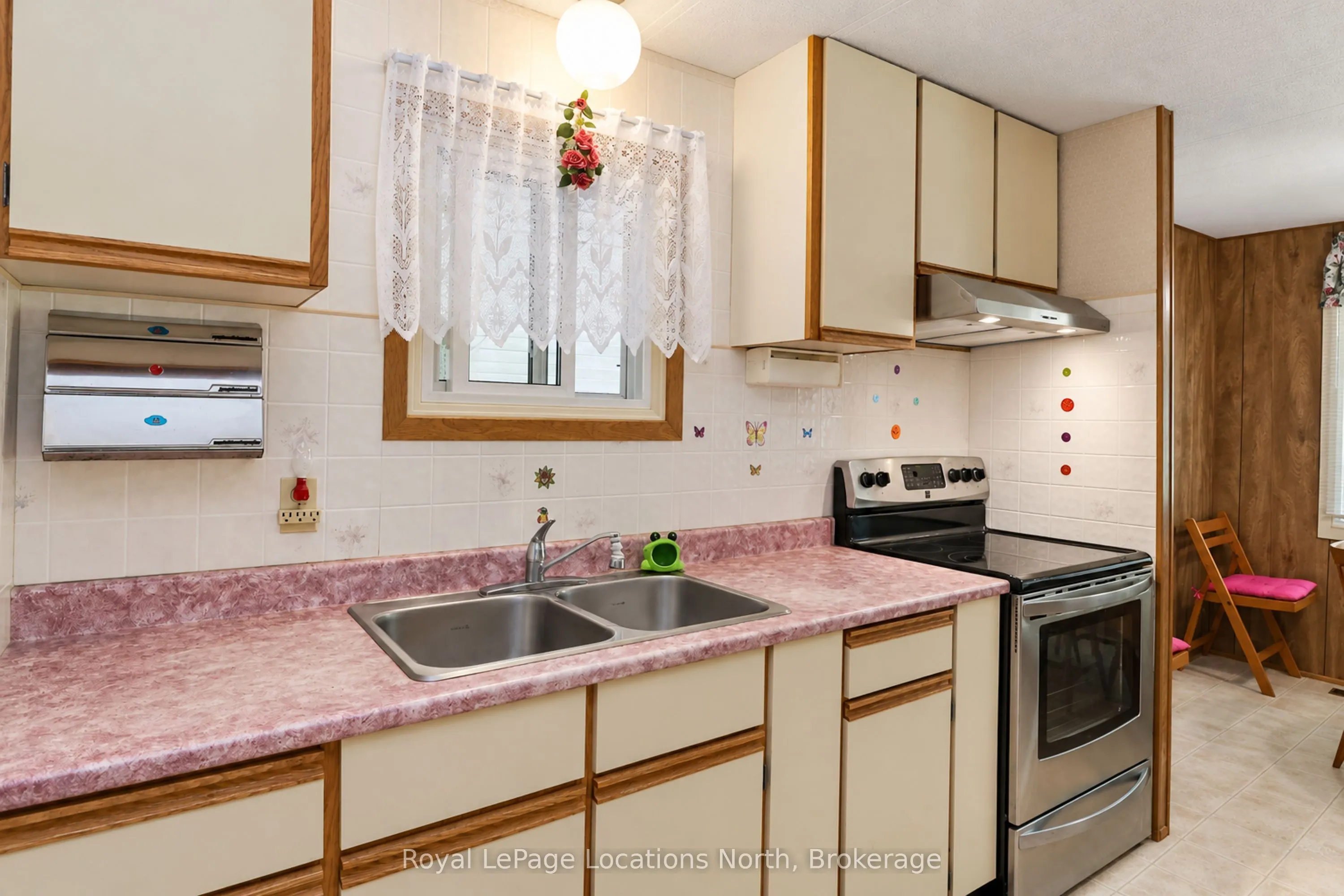 16 Sinclair Avenue S