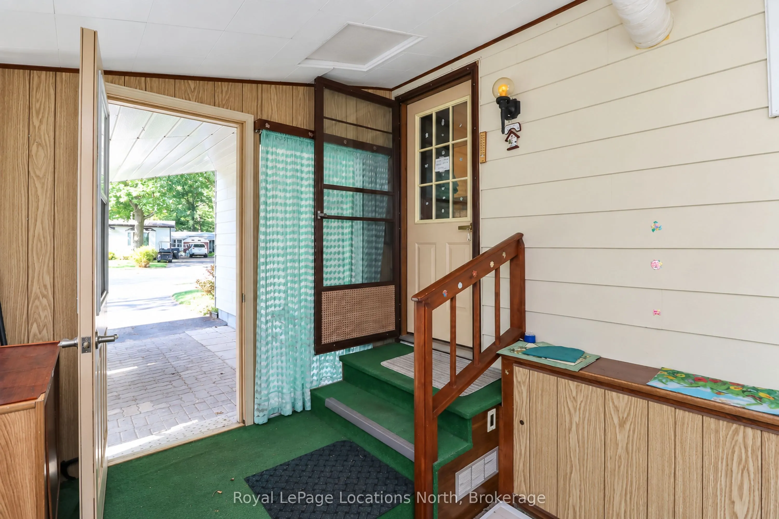 16 Sinclair Avenue S