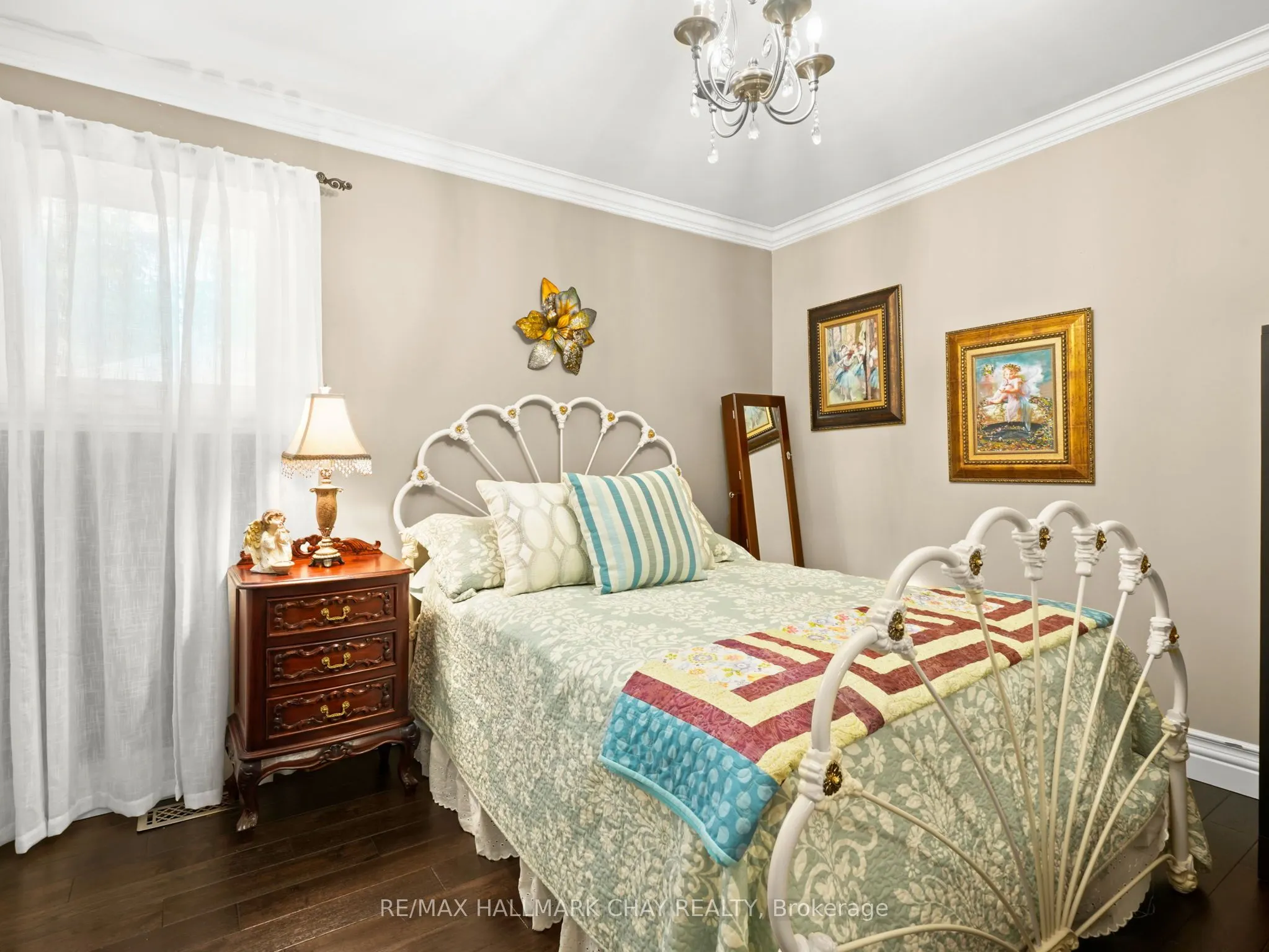 20 Downer Crescent