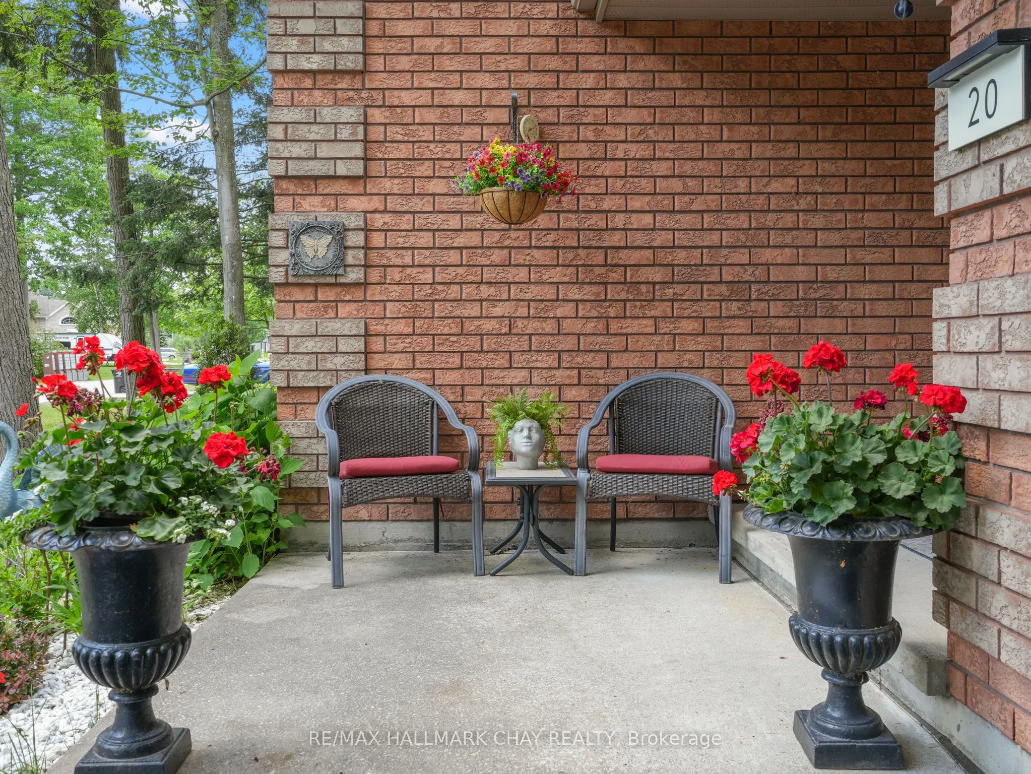 20 Downer Crescent
