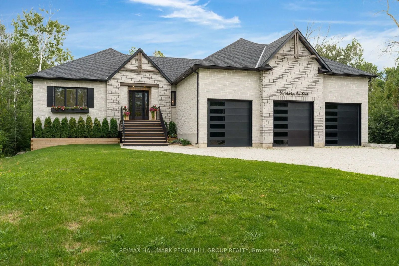 39 Marilyn Avenue S