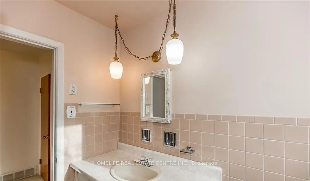 28 Pratt Road #(upstairs)