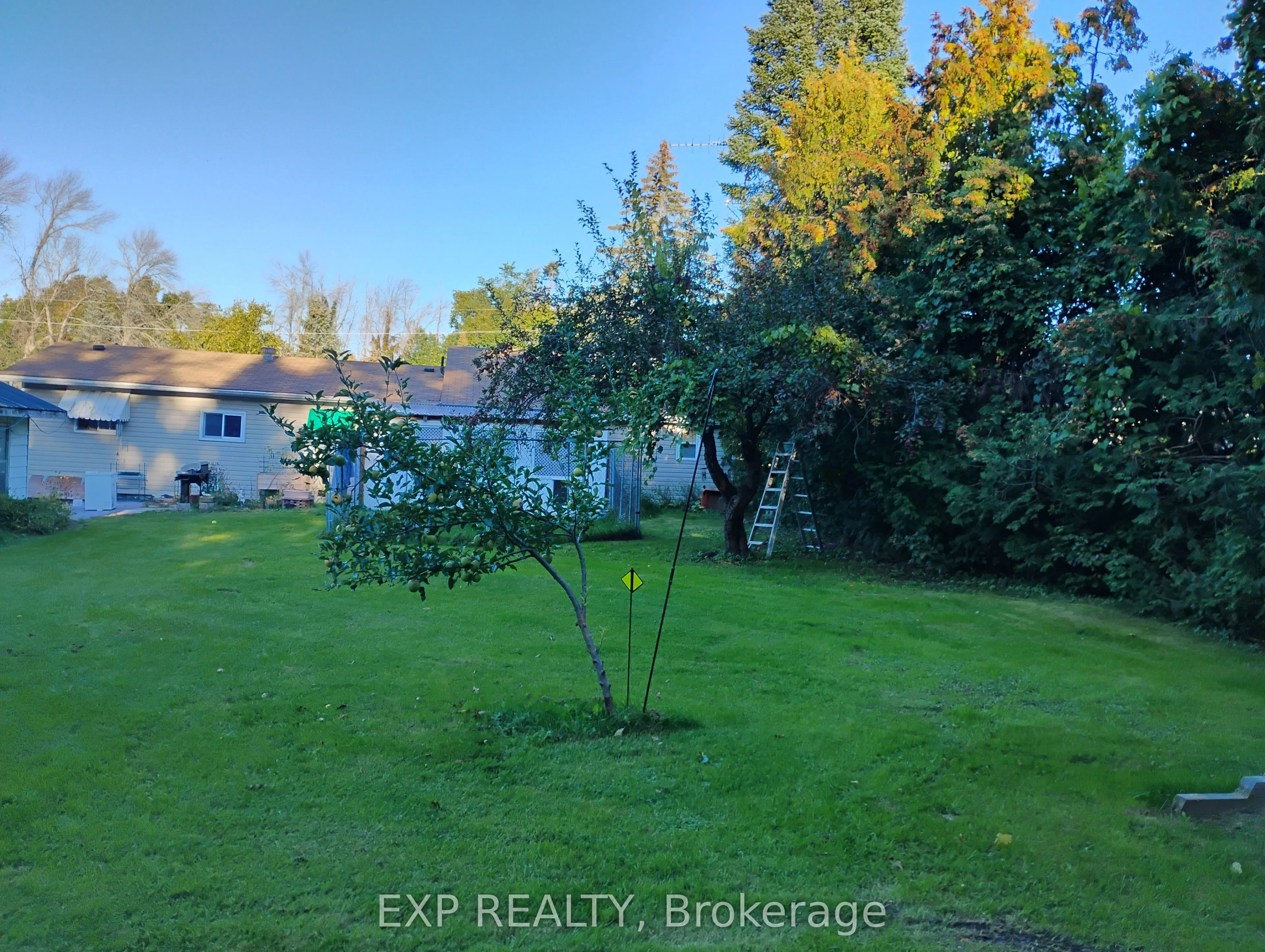 4044 Bayview Avenue