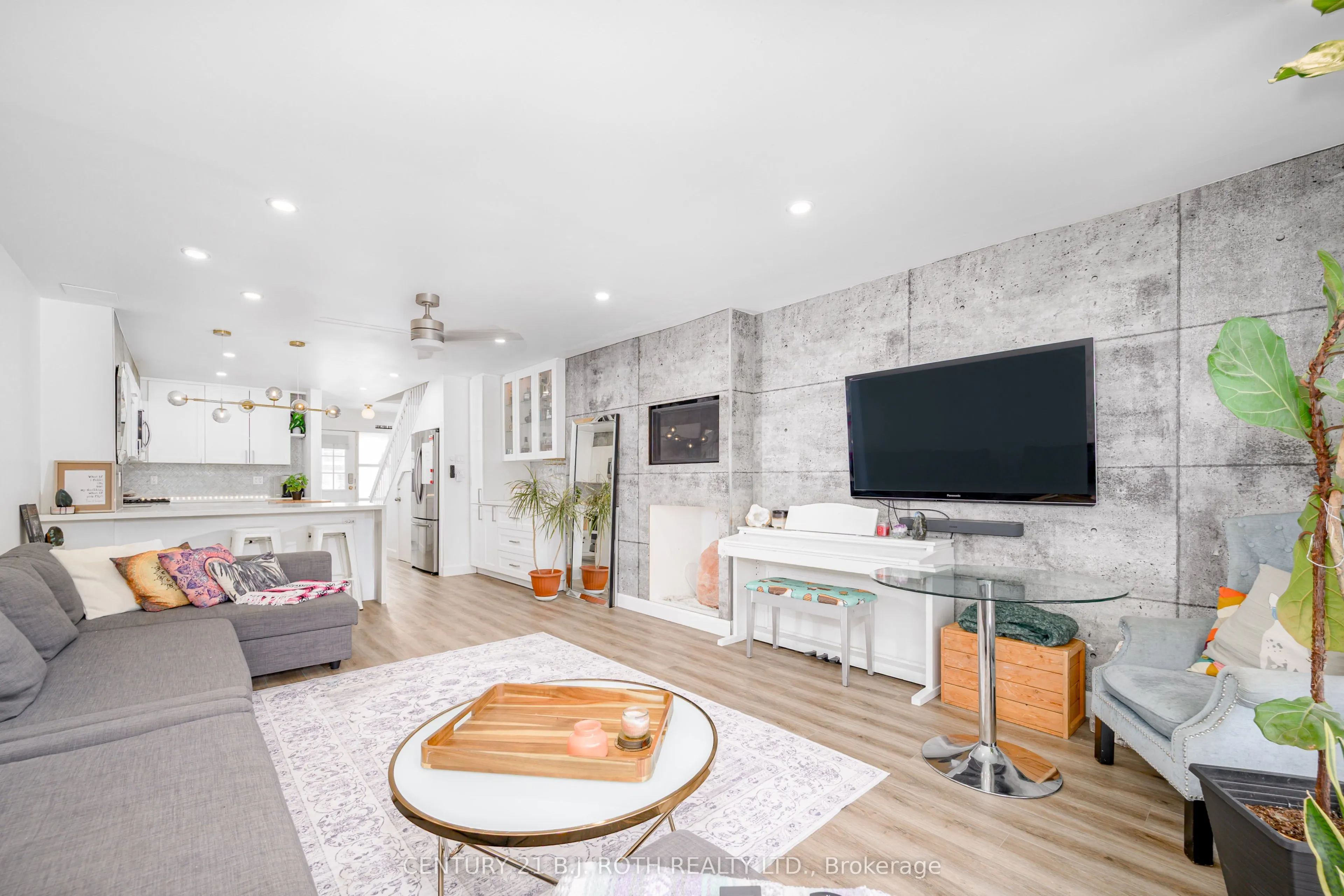 4 Paradise Boulevard #19