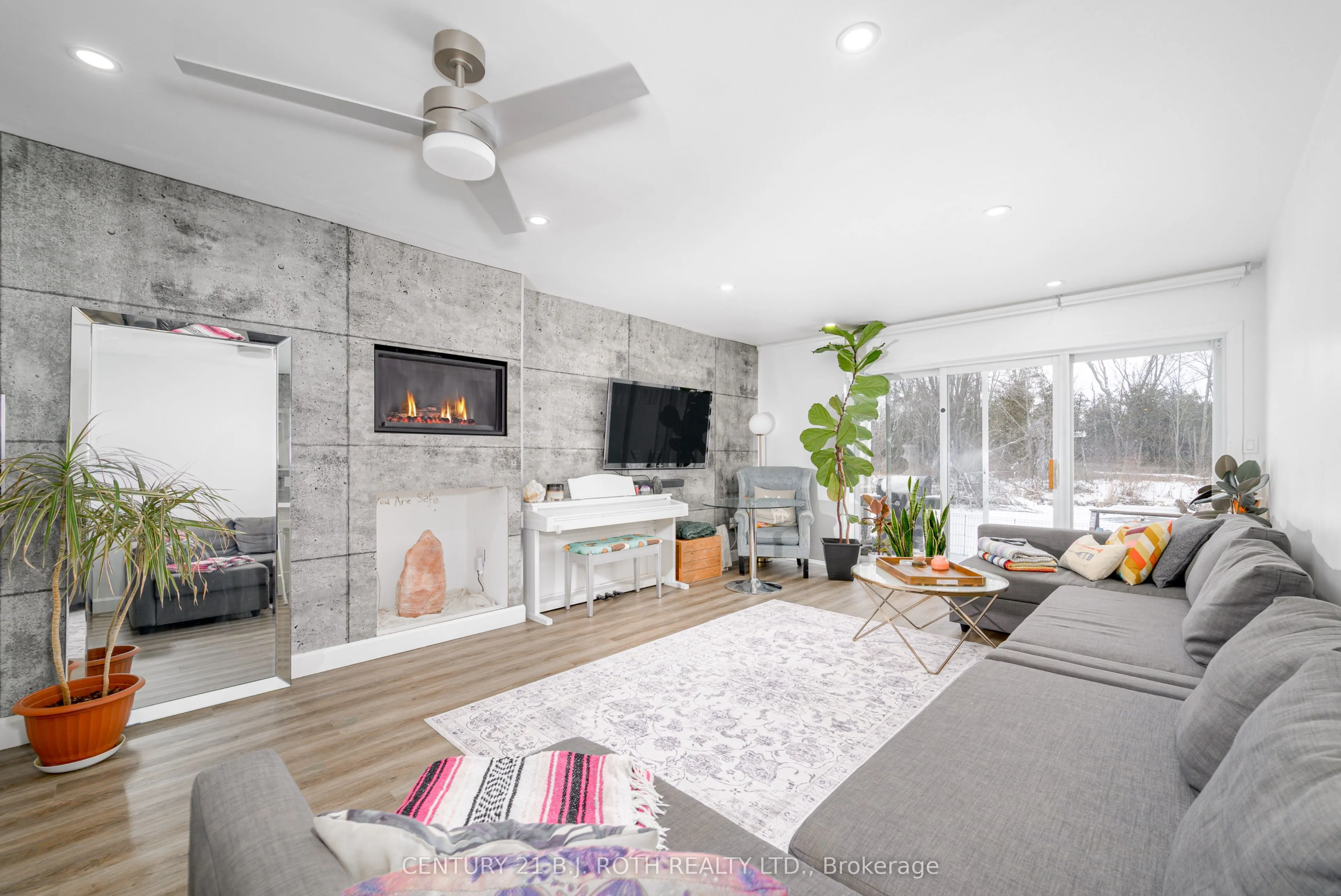 4 Paradise Boulevard #19