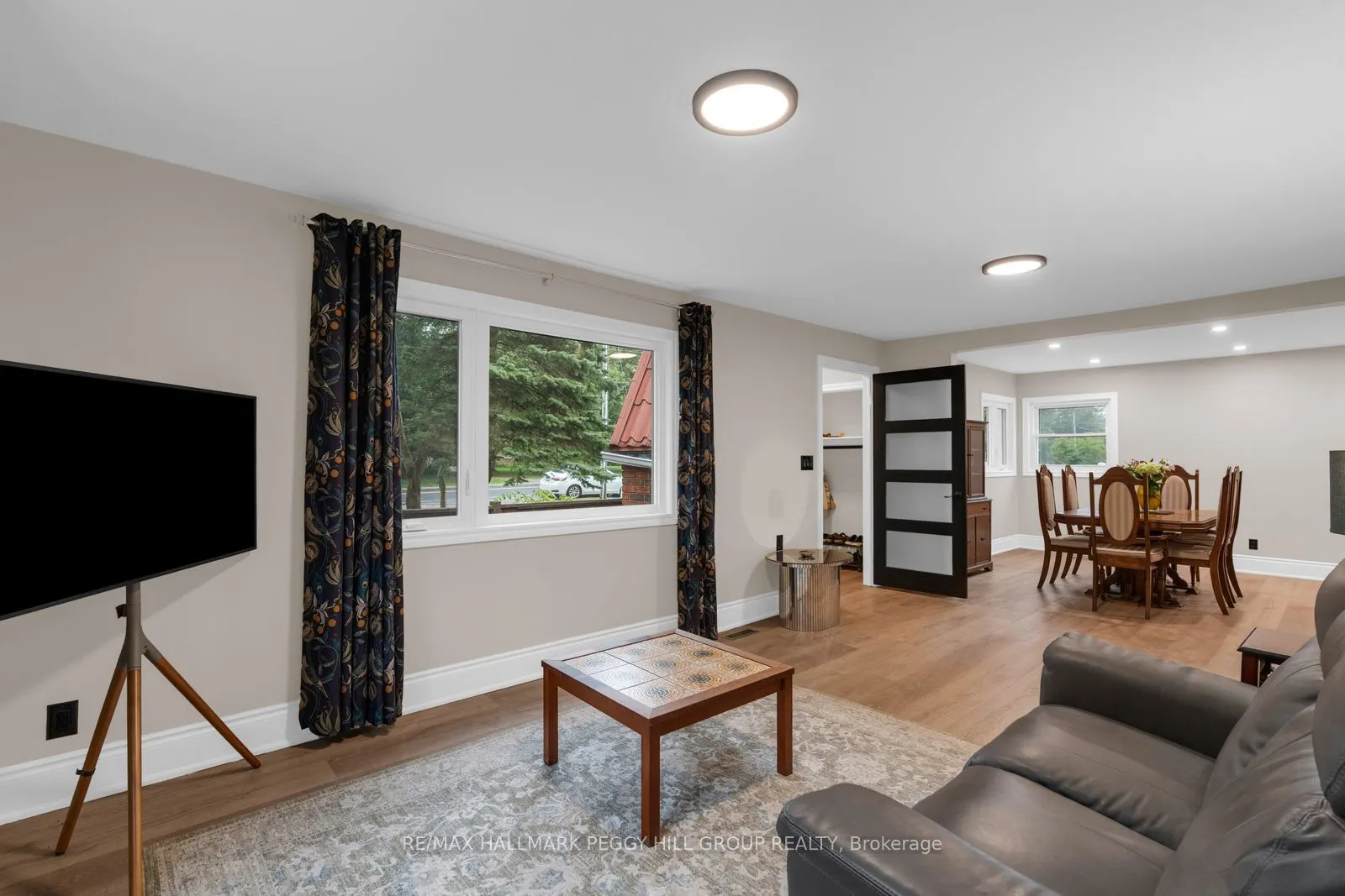 1387 Old Barrie Road W