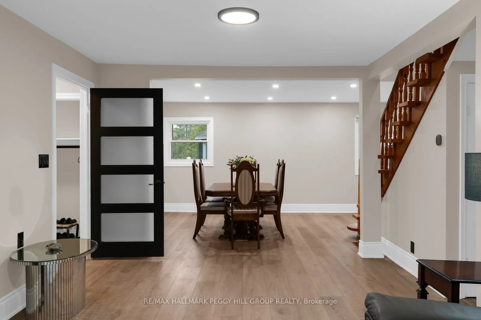 1387 Old Barrie Road W