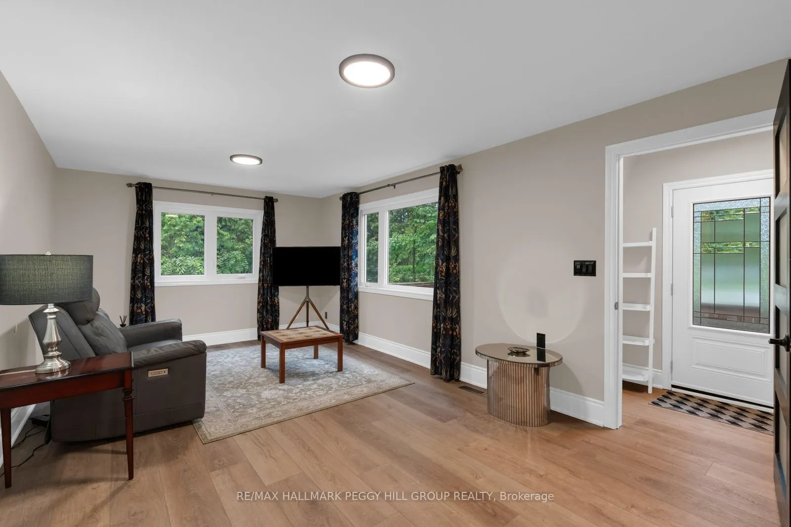 1387 Old Barrie Road W