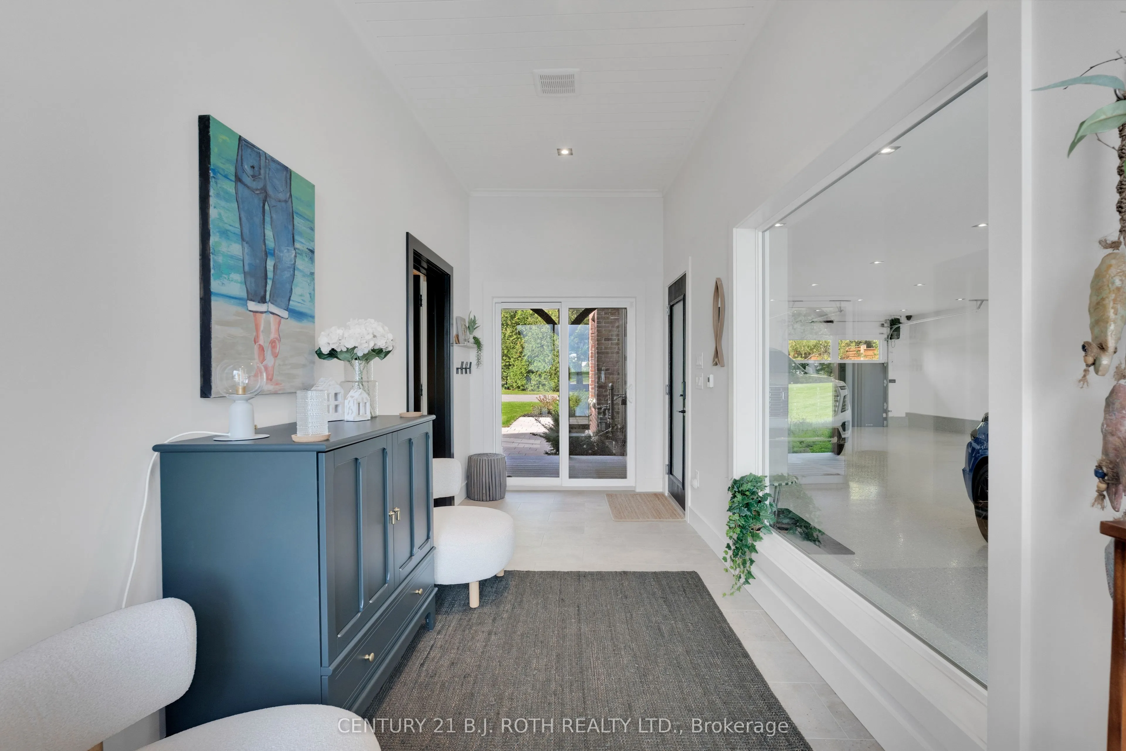 247 Lakeshore Road W