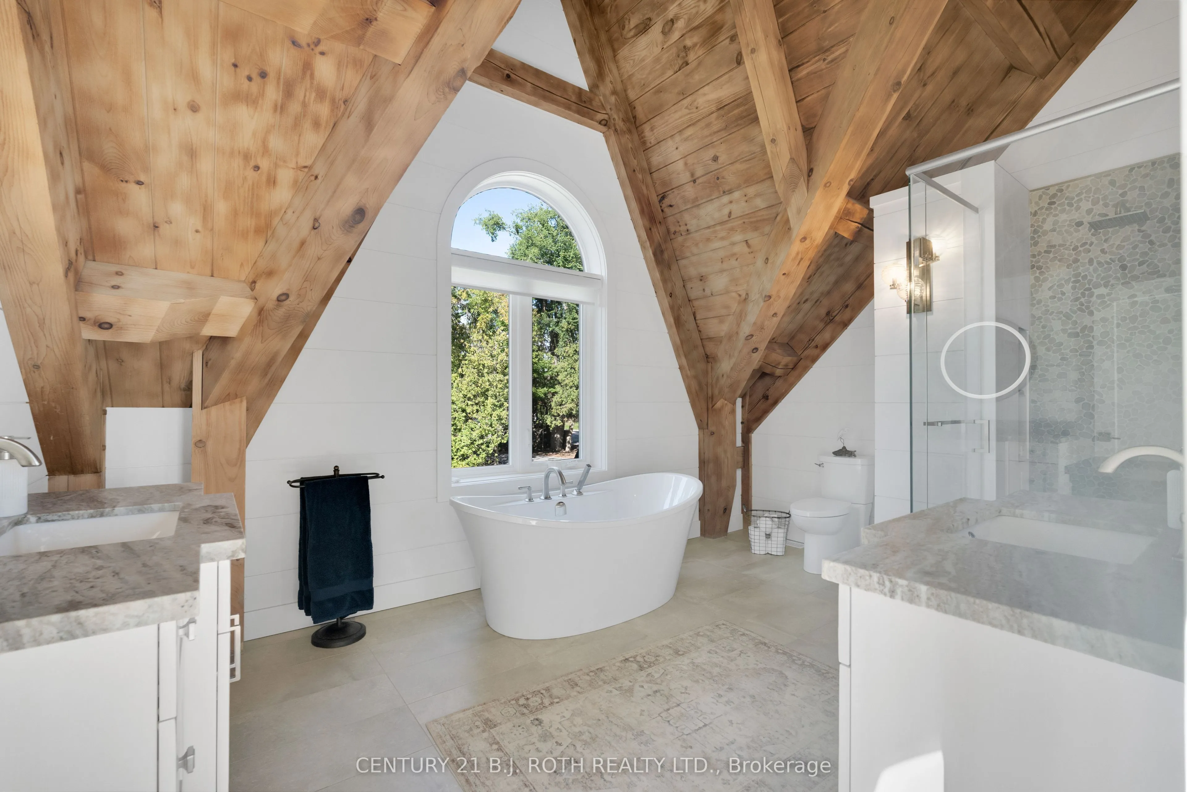 247 Lakeshore Road W