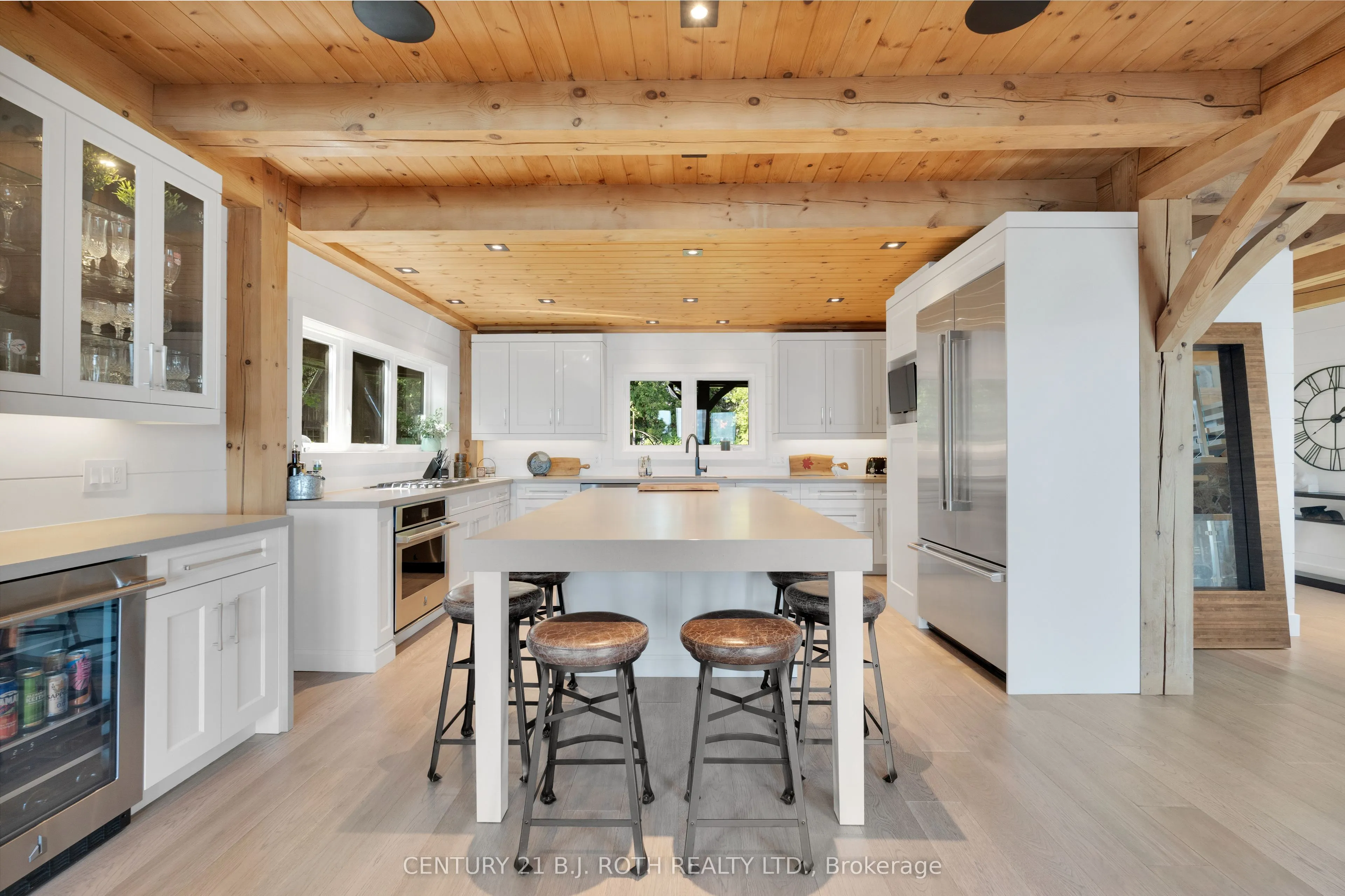 247 Lakeshore Road W