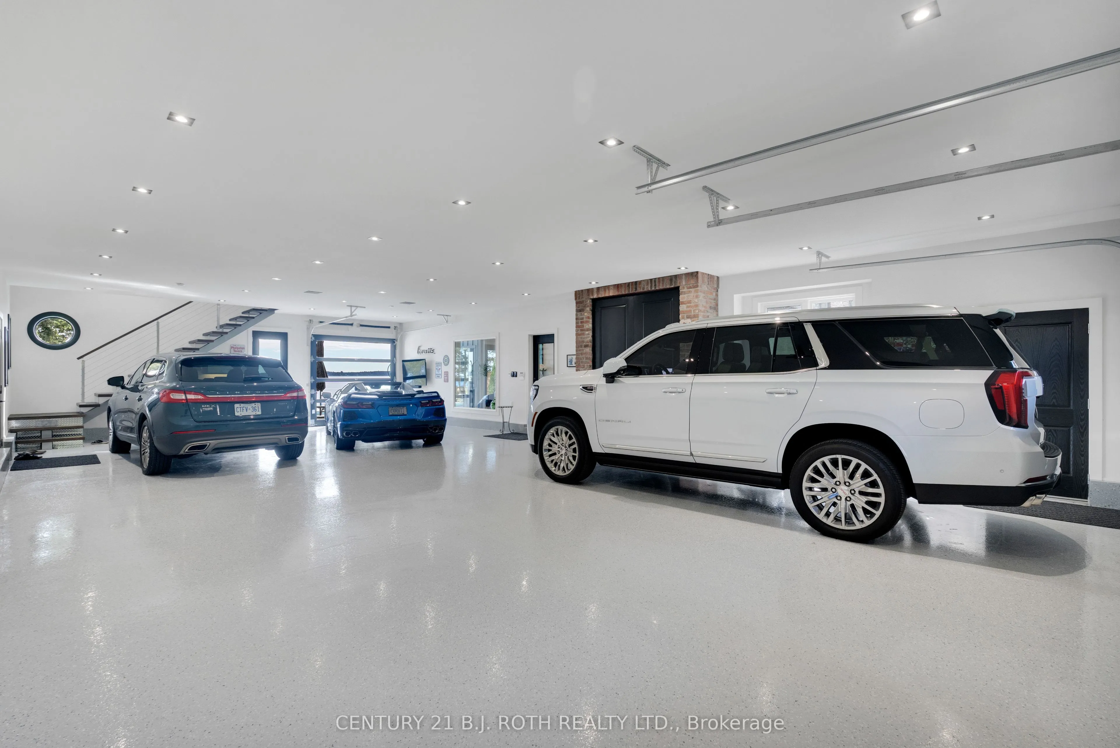 247 Lakeshore Road W