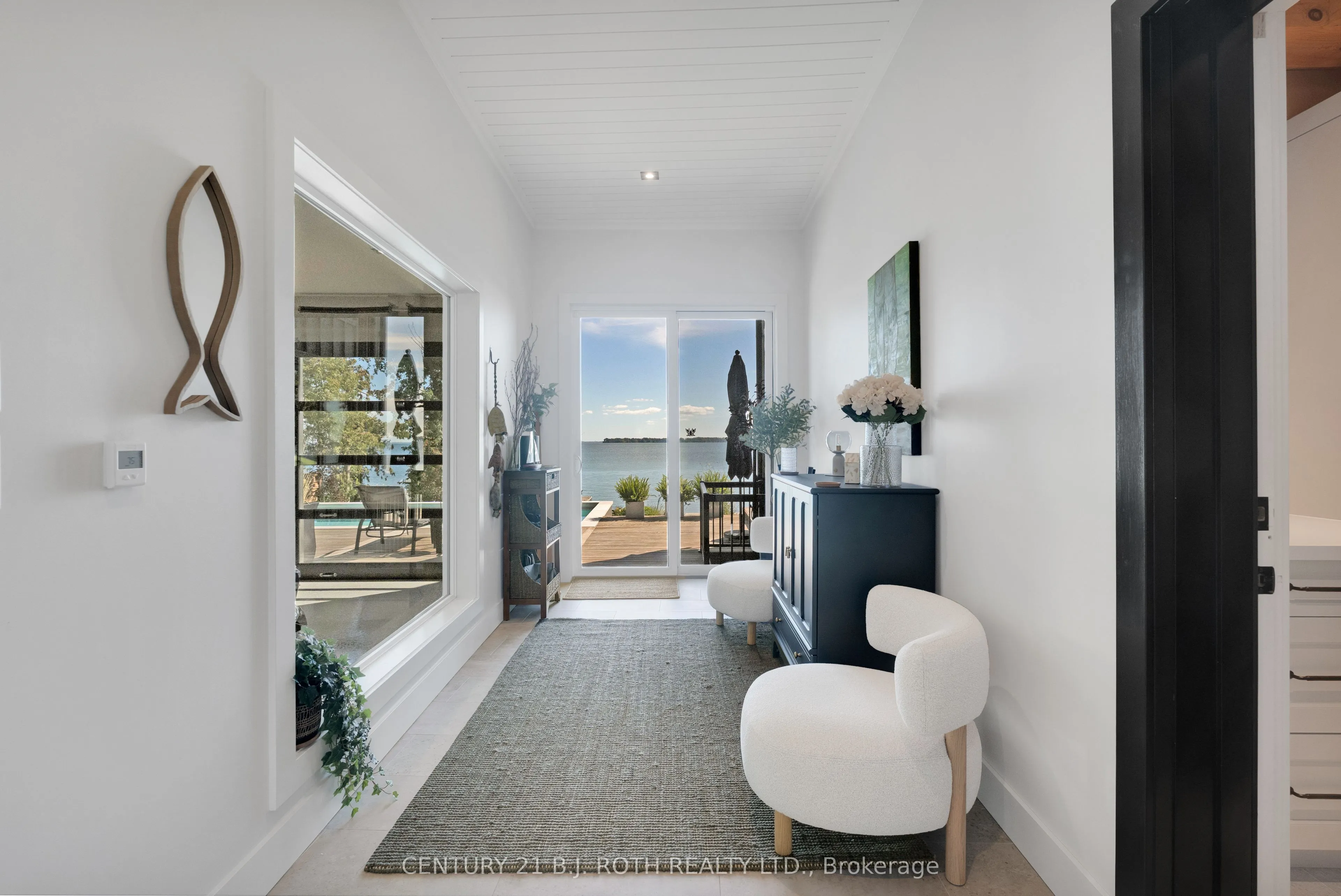 247 Lakeshore Road W