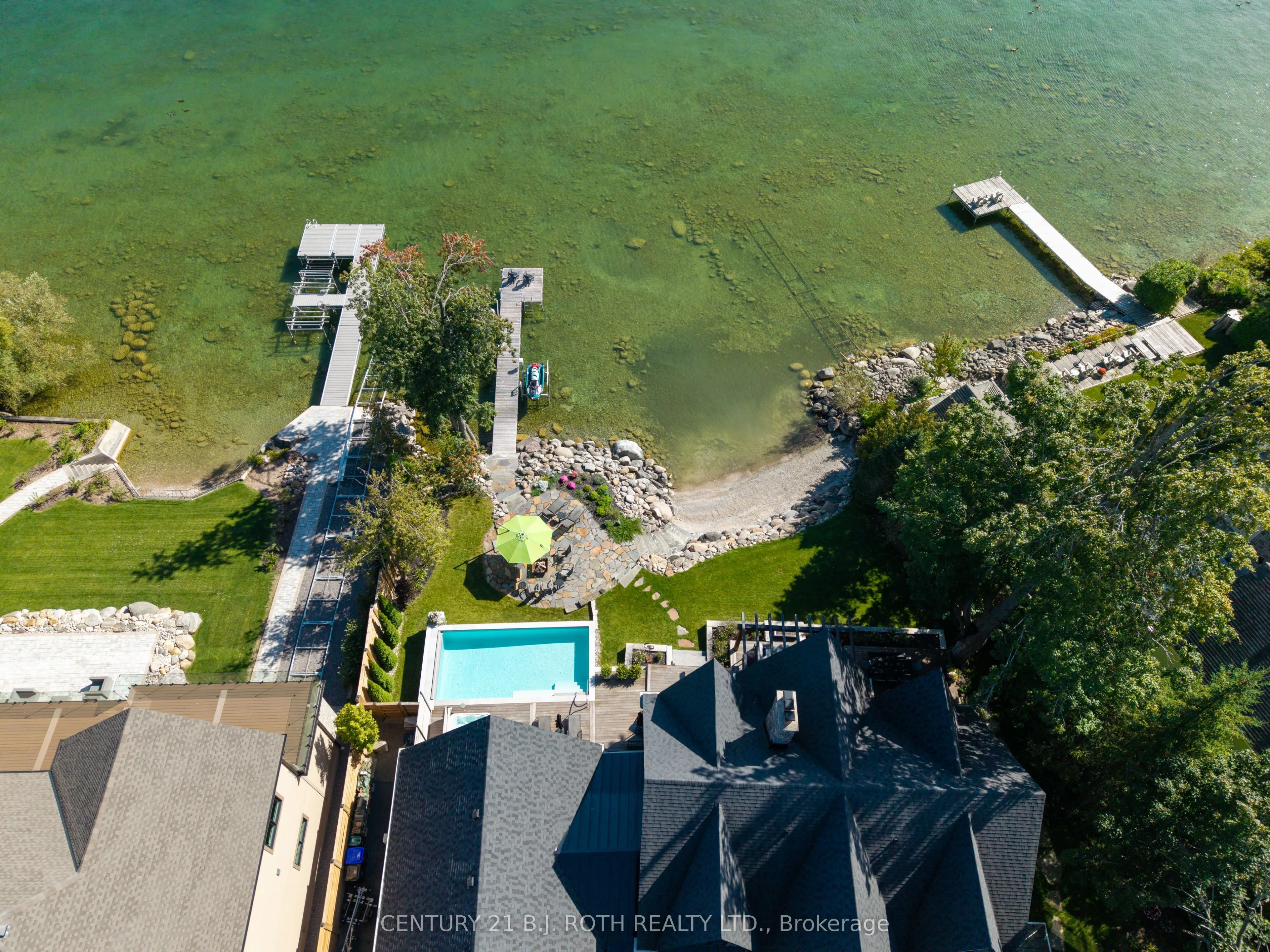247 Lakeshore Road W