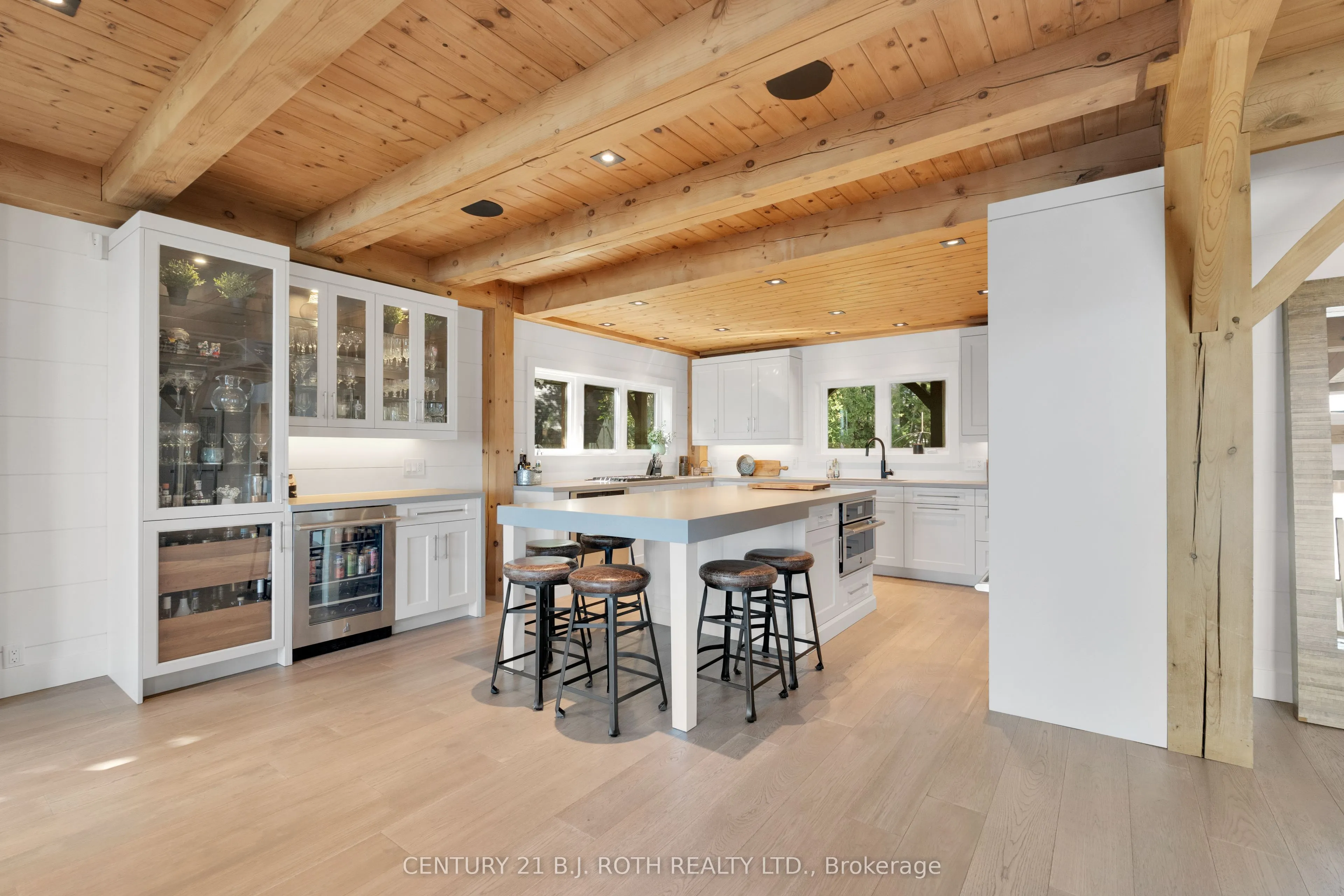 247 Lakeshore Road W