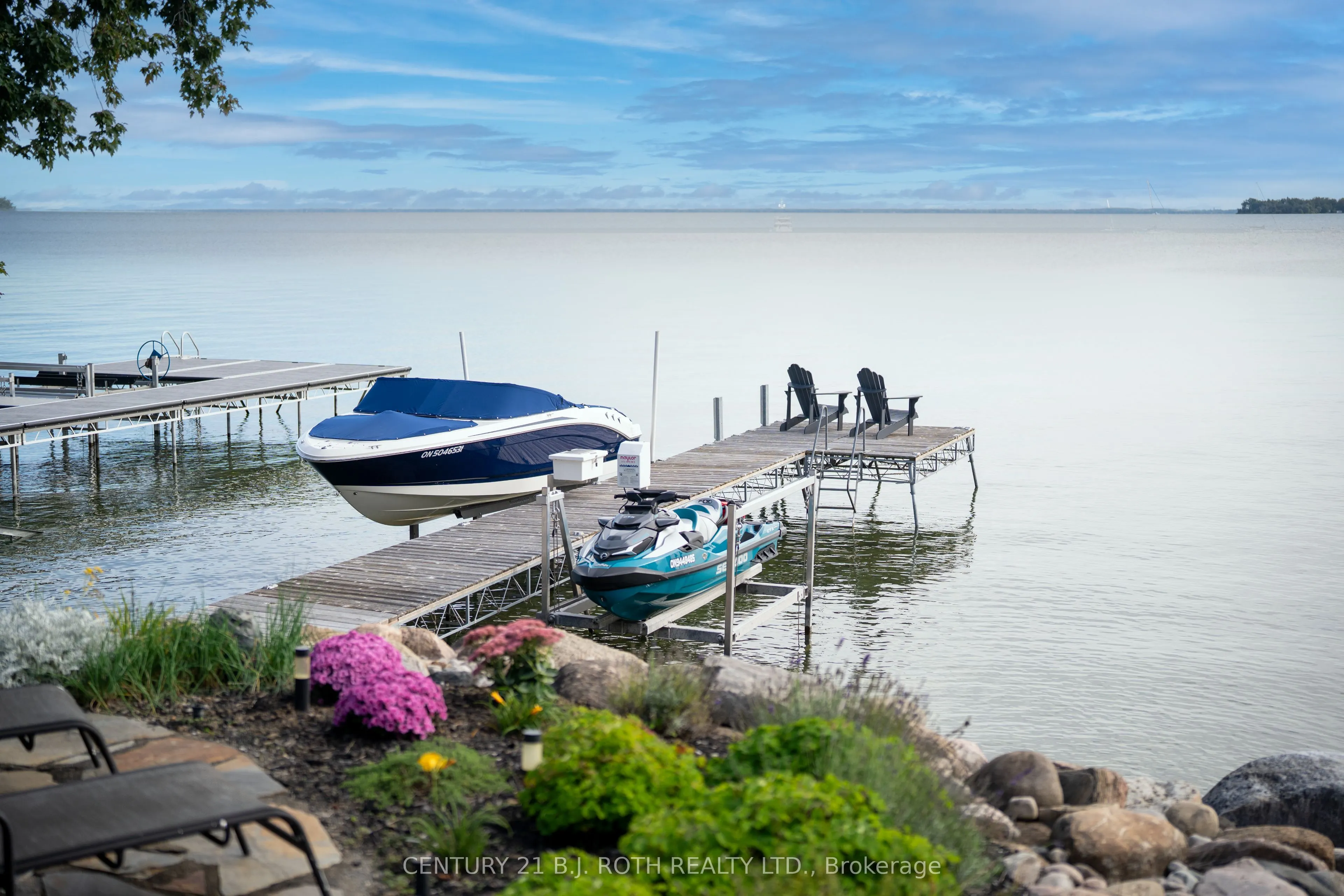 247 Lakeshore Road W