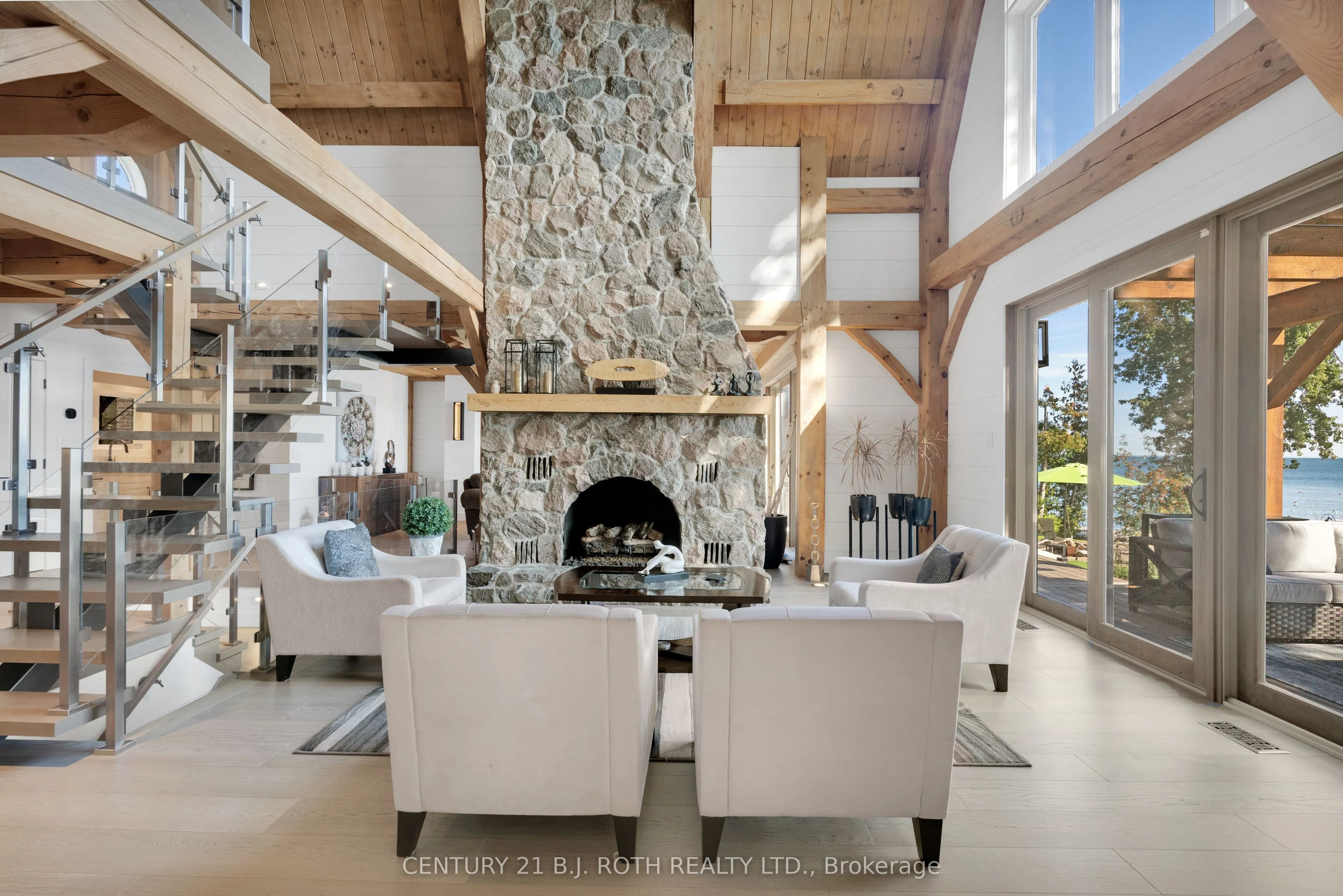 247 Lakeshore Road W