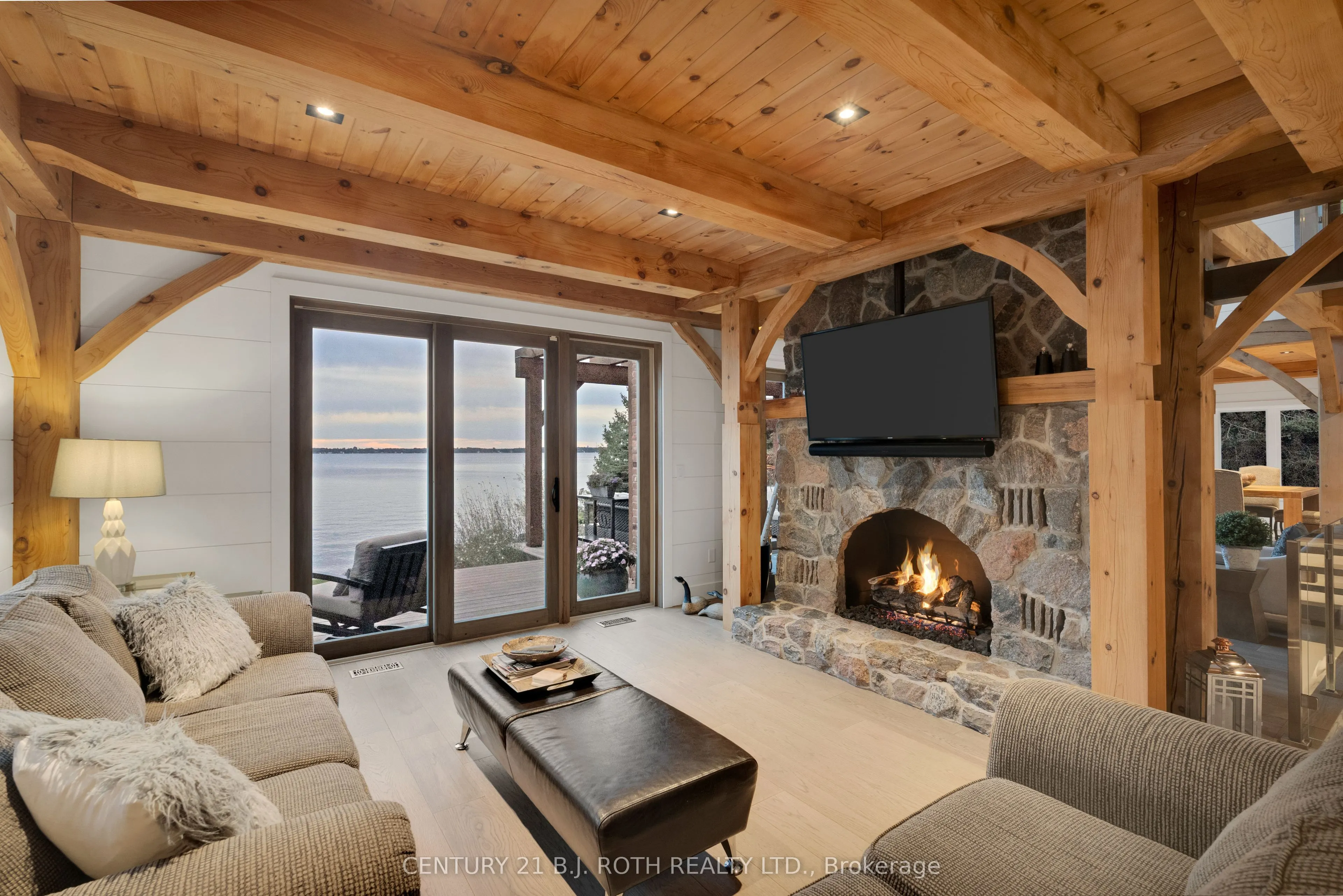 247 Lakeshore Road W