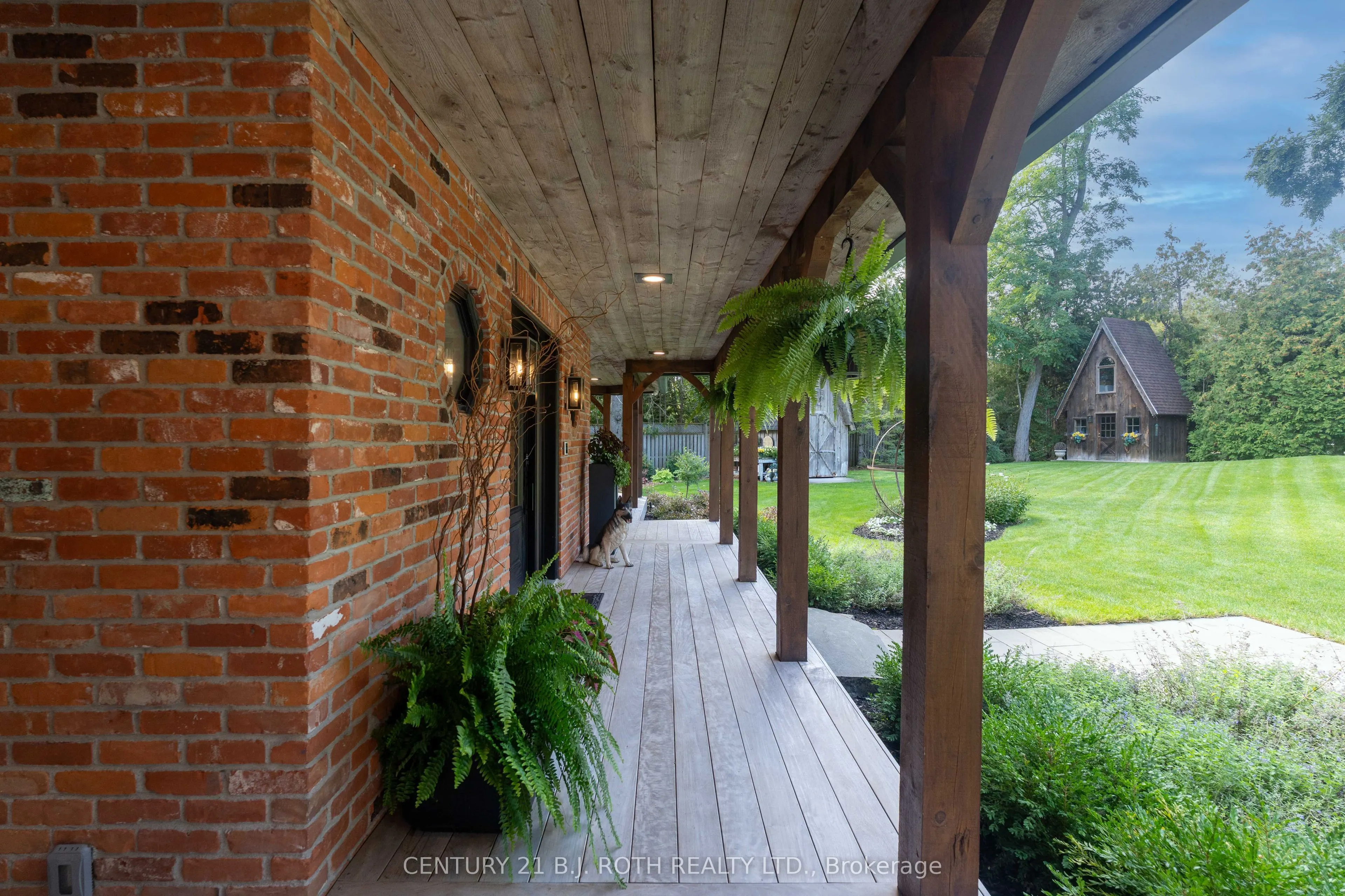 247 Lakeshore Road W