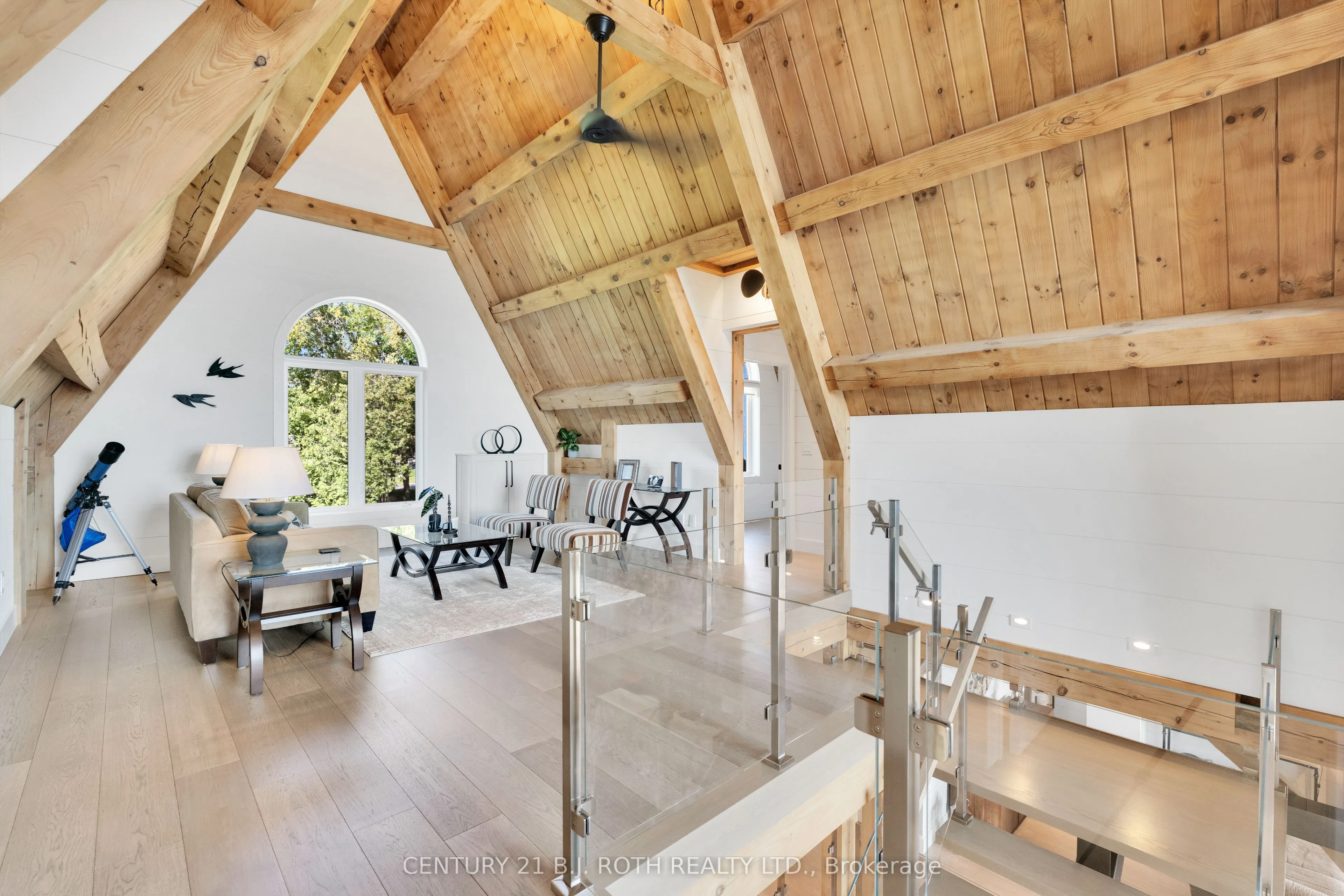 247 Lakeshore Road W