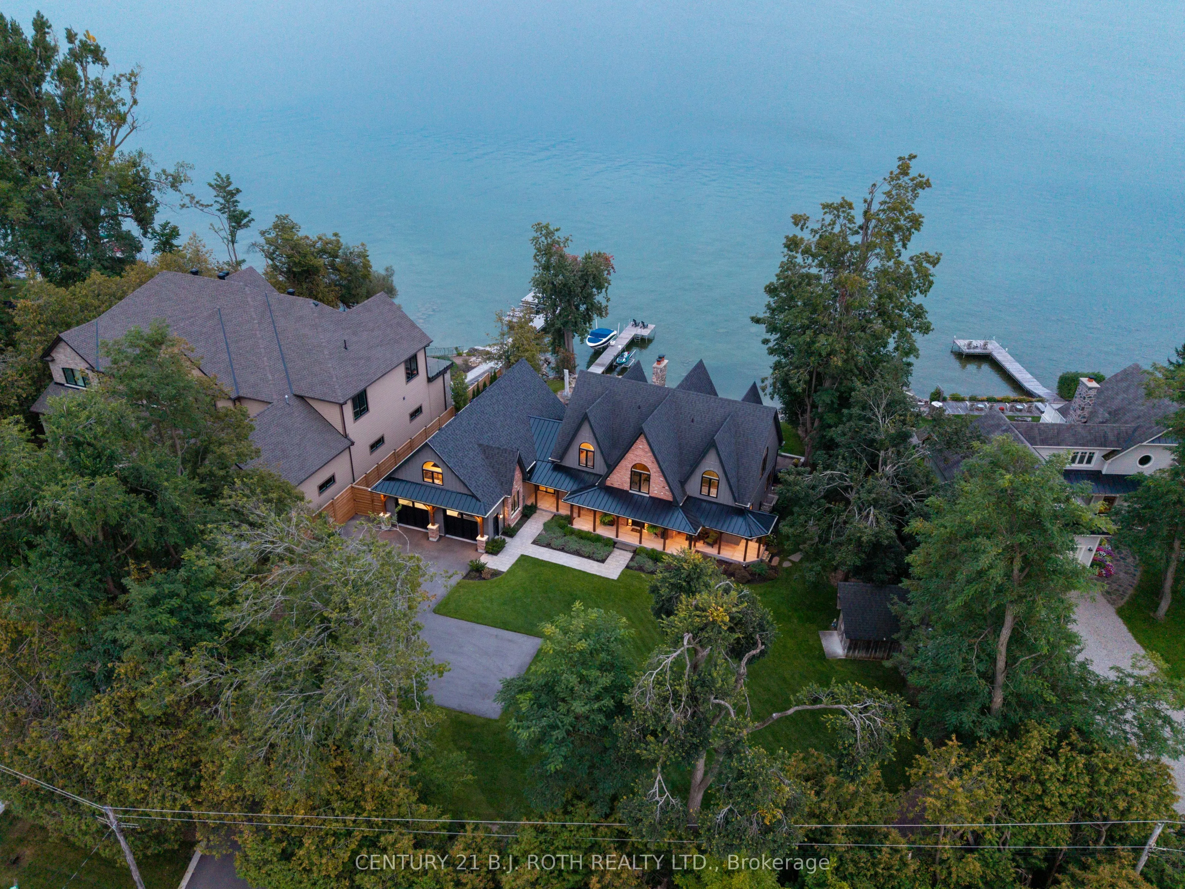 247 Lakeshore Road W