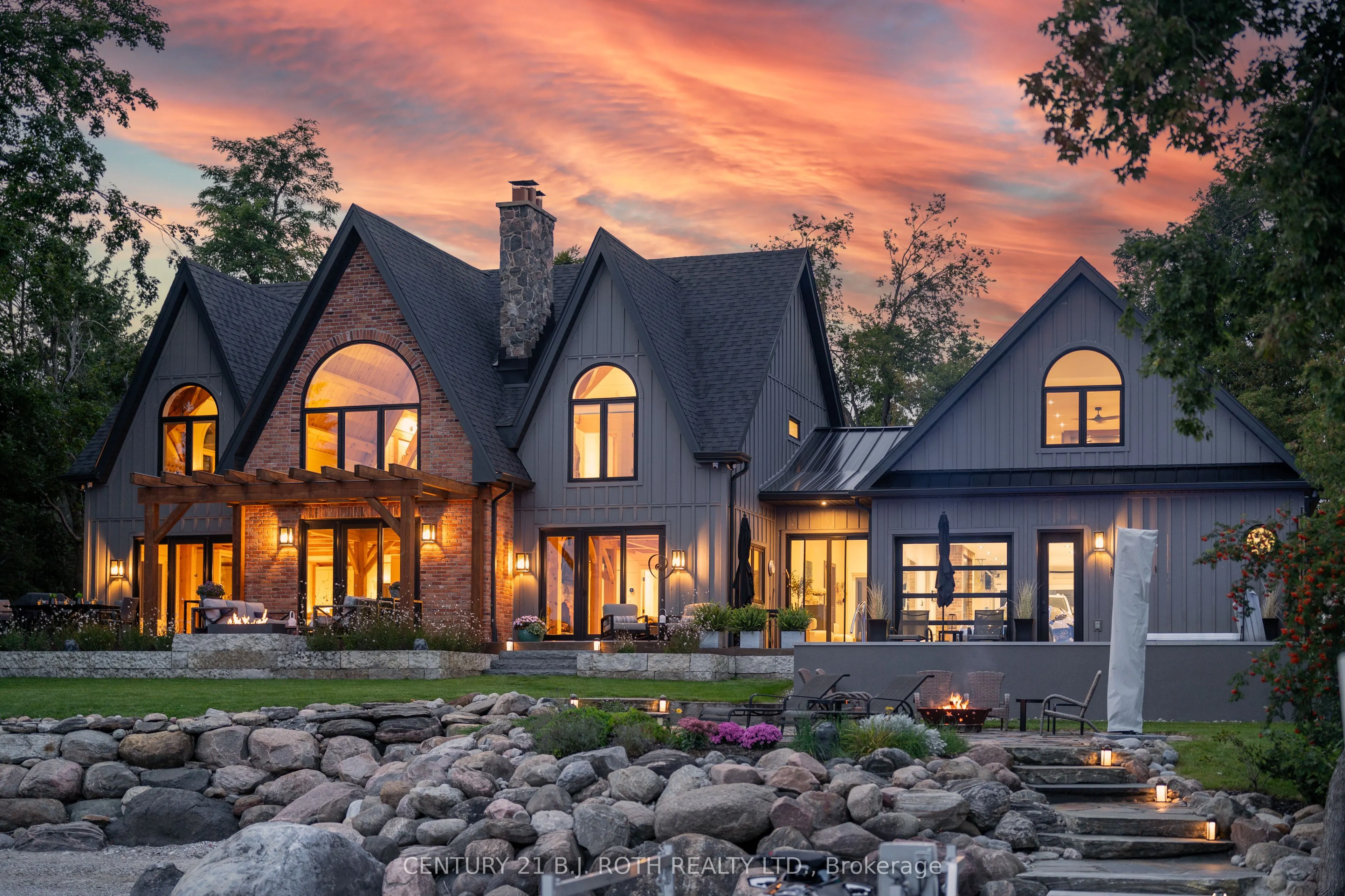 247 Lakeshore Road W