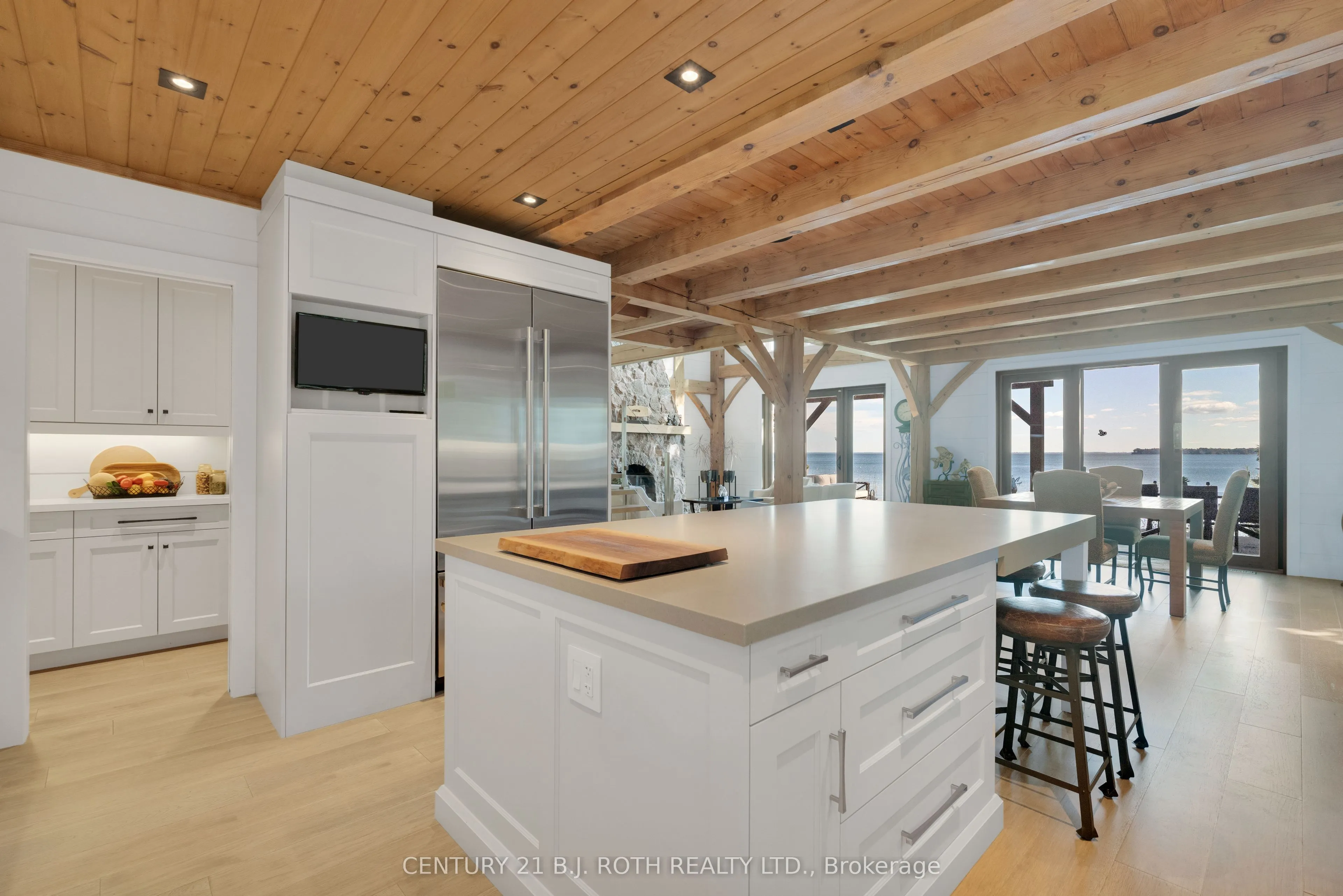 247 Lakeshore Road W