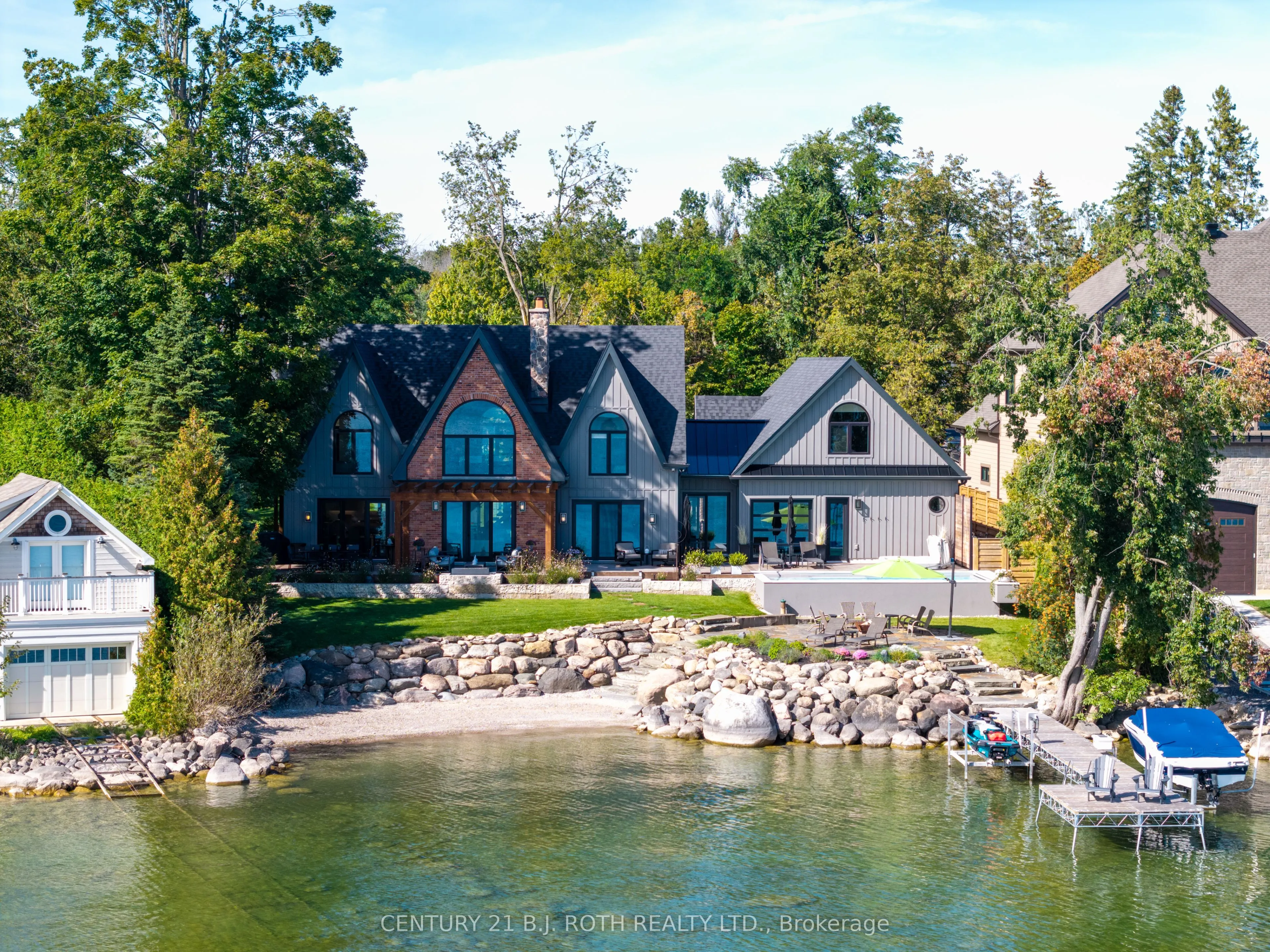 247 Lakeshore Road W