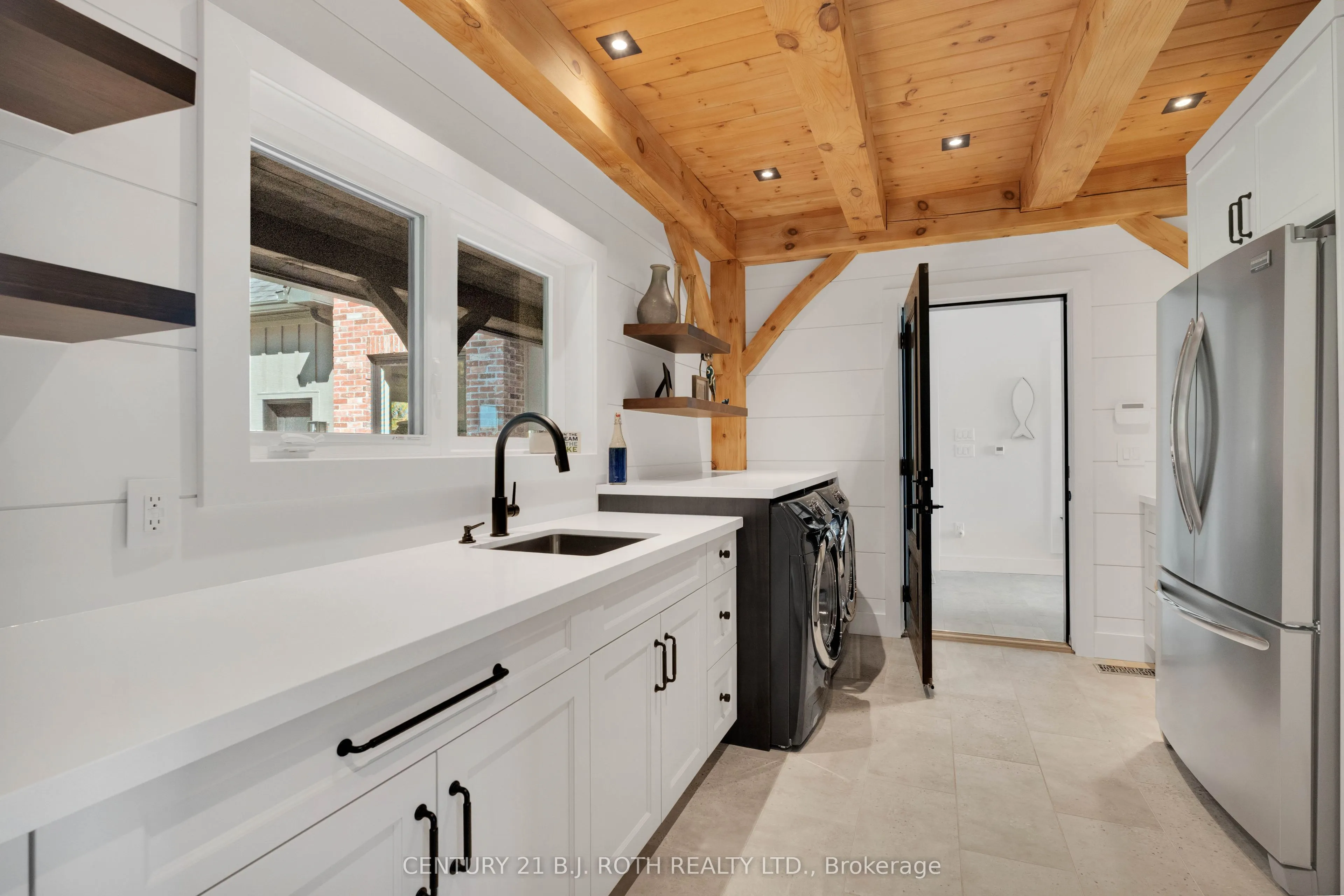 247 Lakeshore Road W
