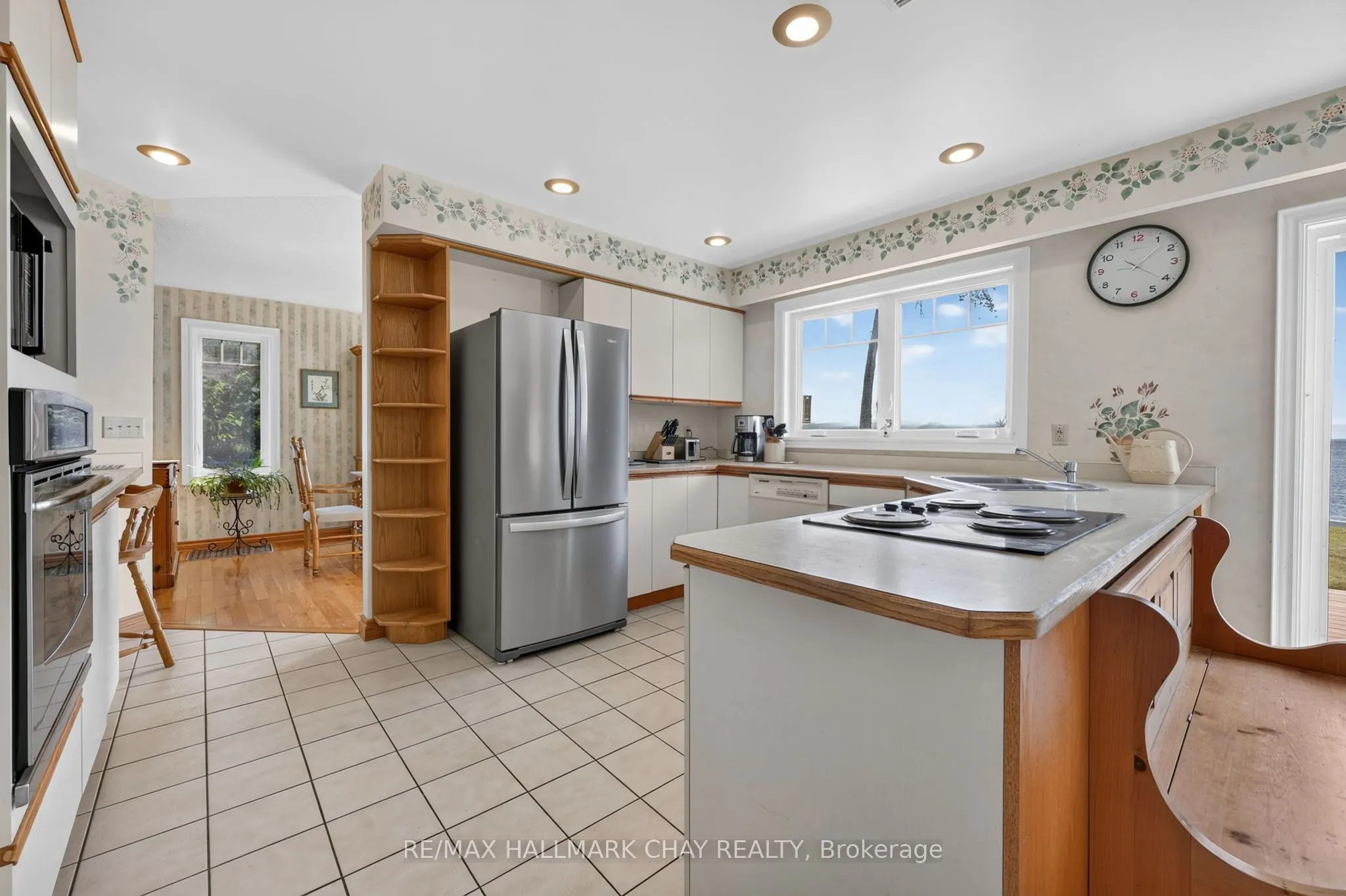 159 Lakeshore Road W