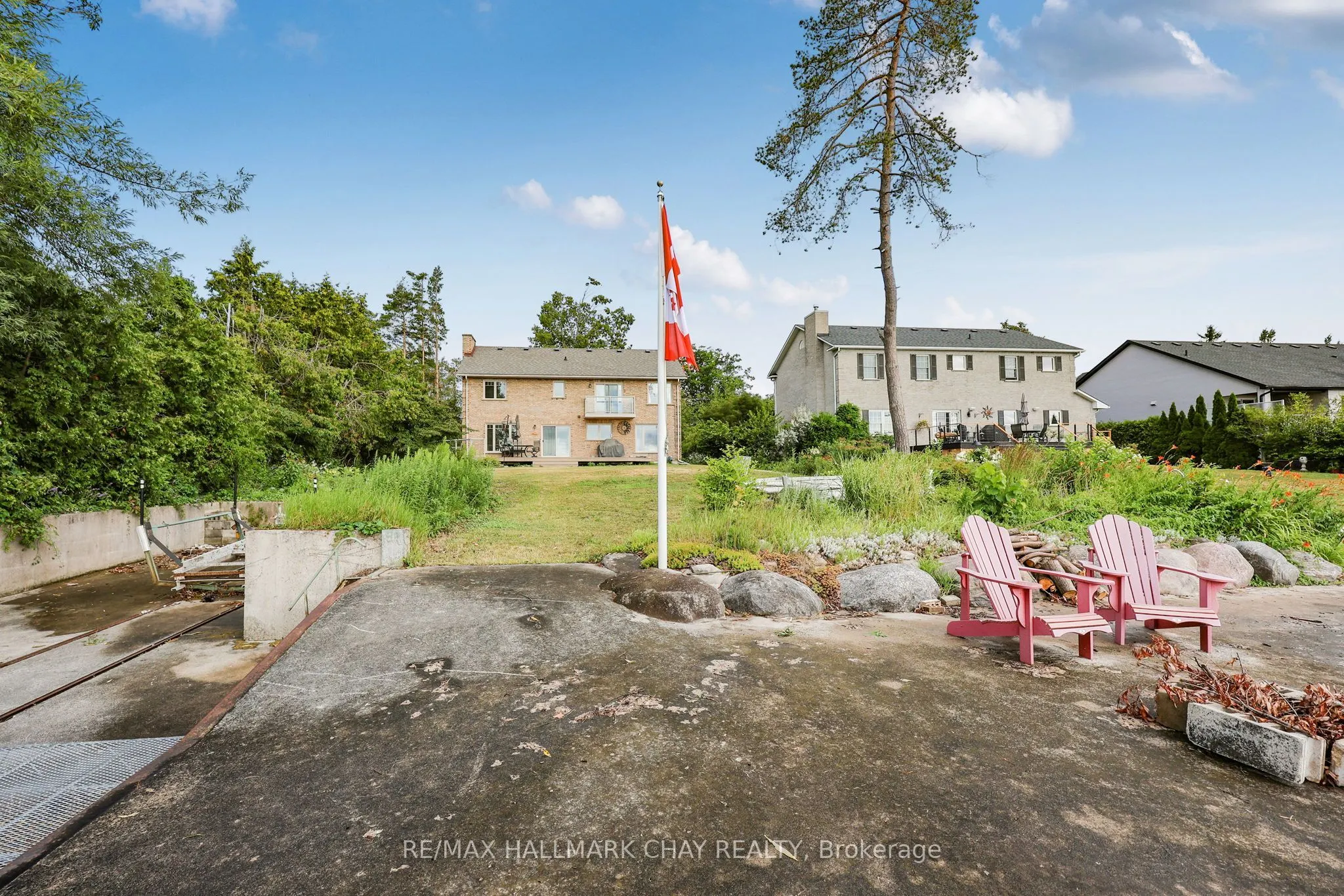 159 Lakeshore Road W