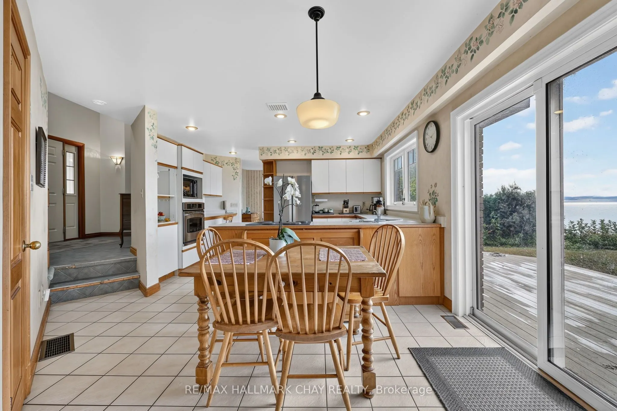 159 Lakeshore Road W