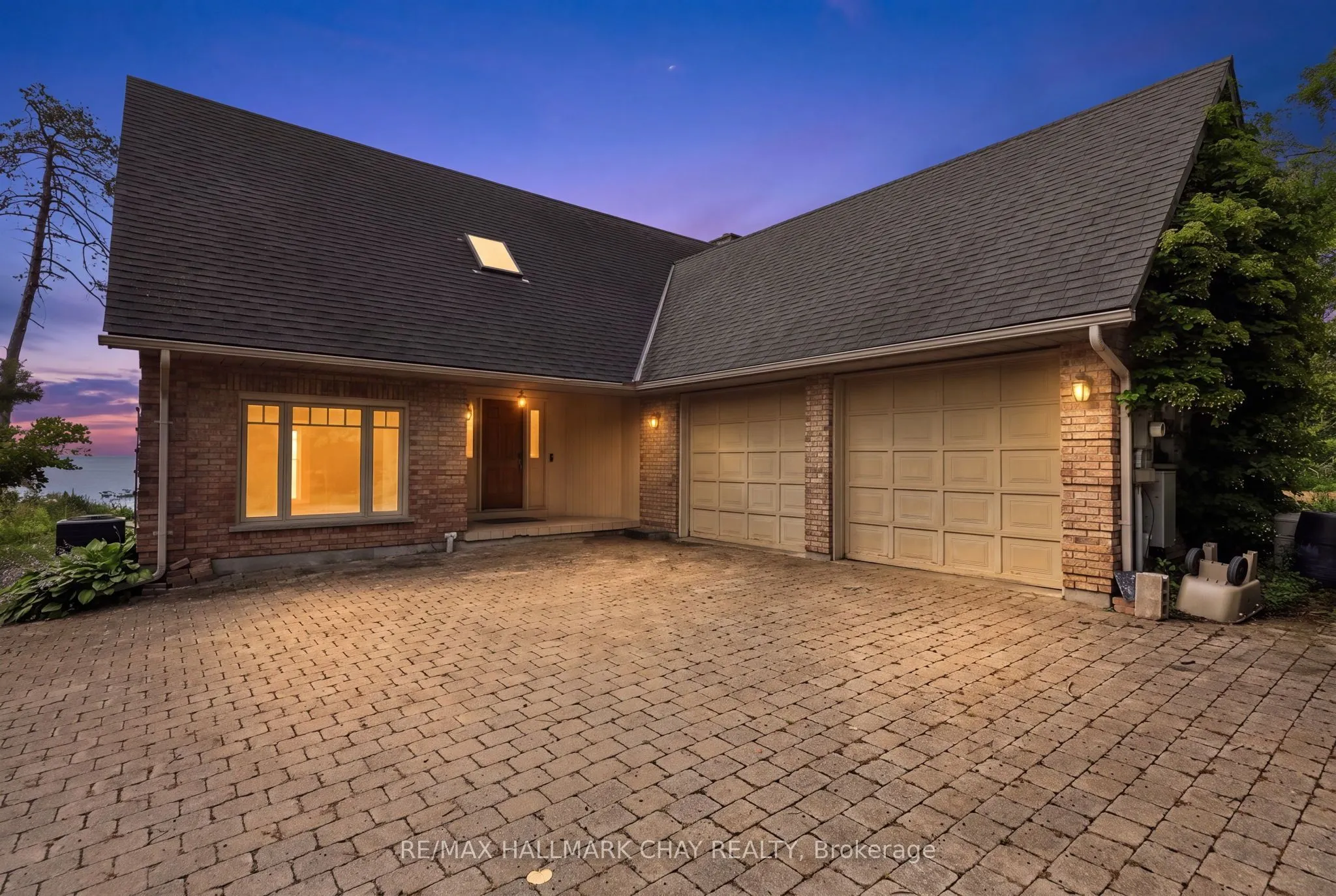 159 Lakeshore Road W