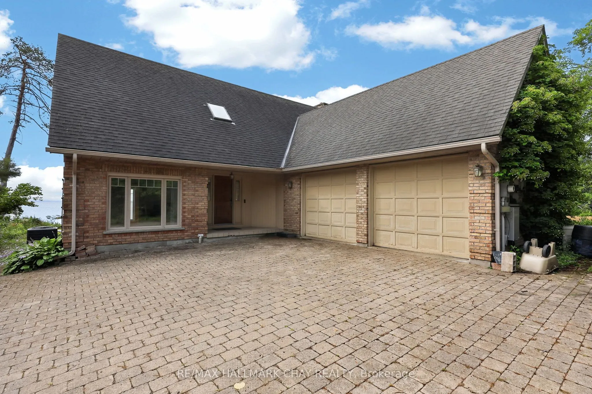 159 Lakeshore Road W