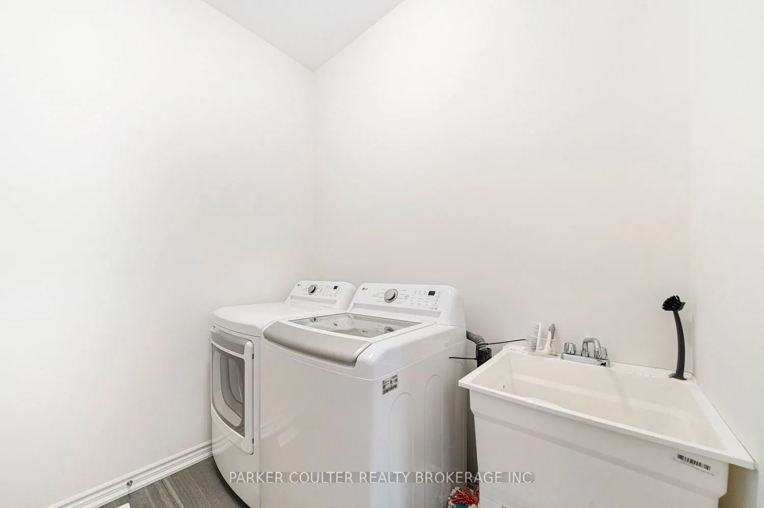 48 West Oak Trail