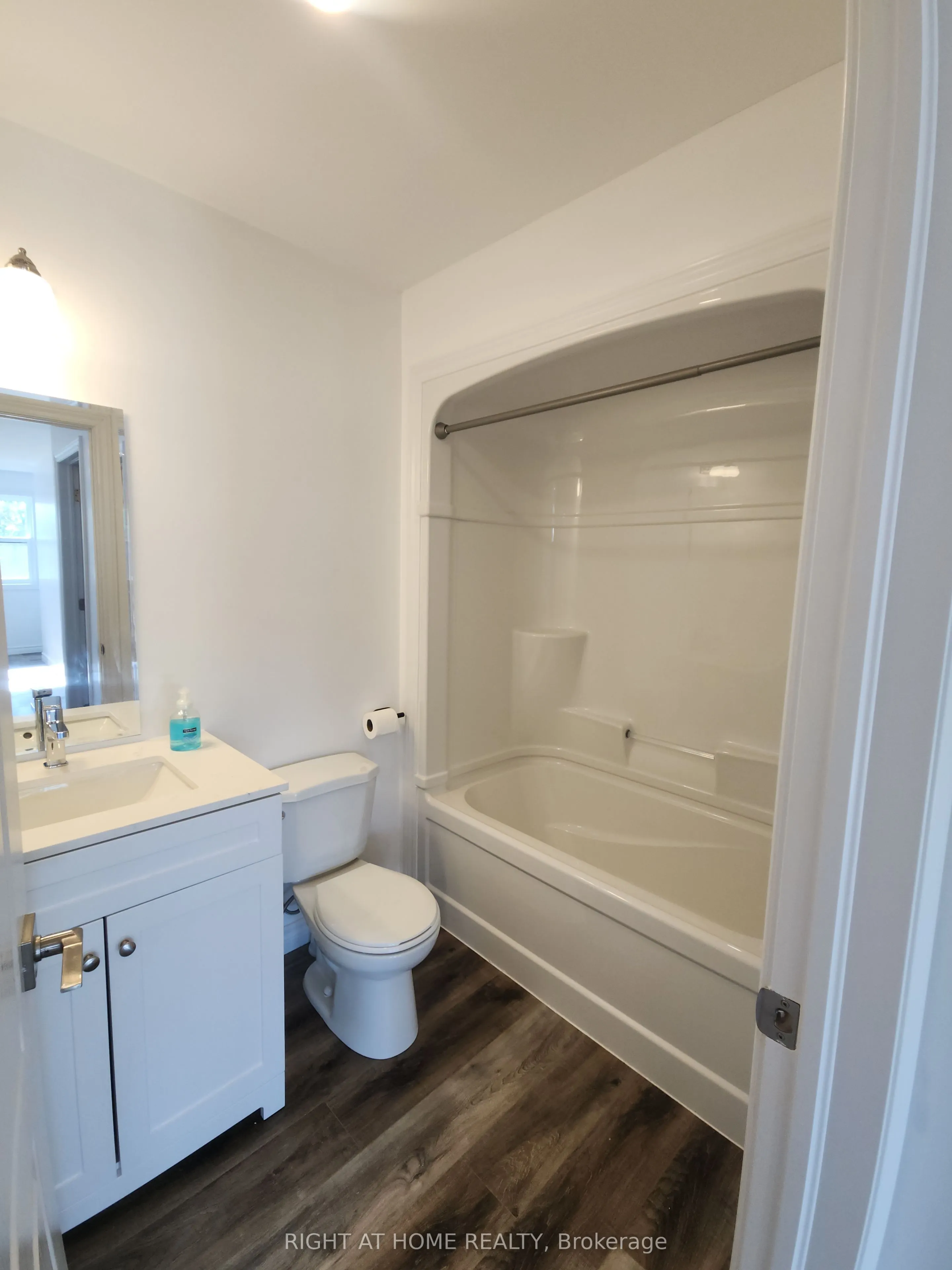 9 Queen Street W #205