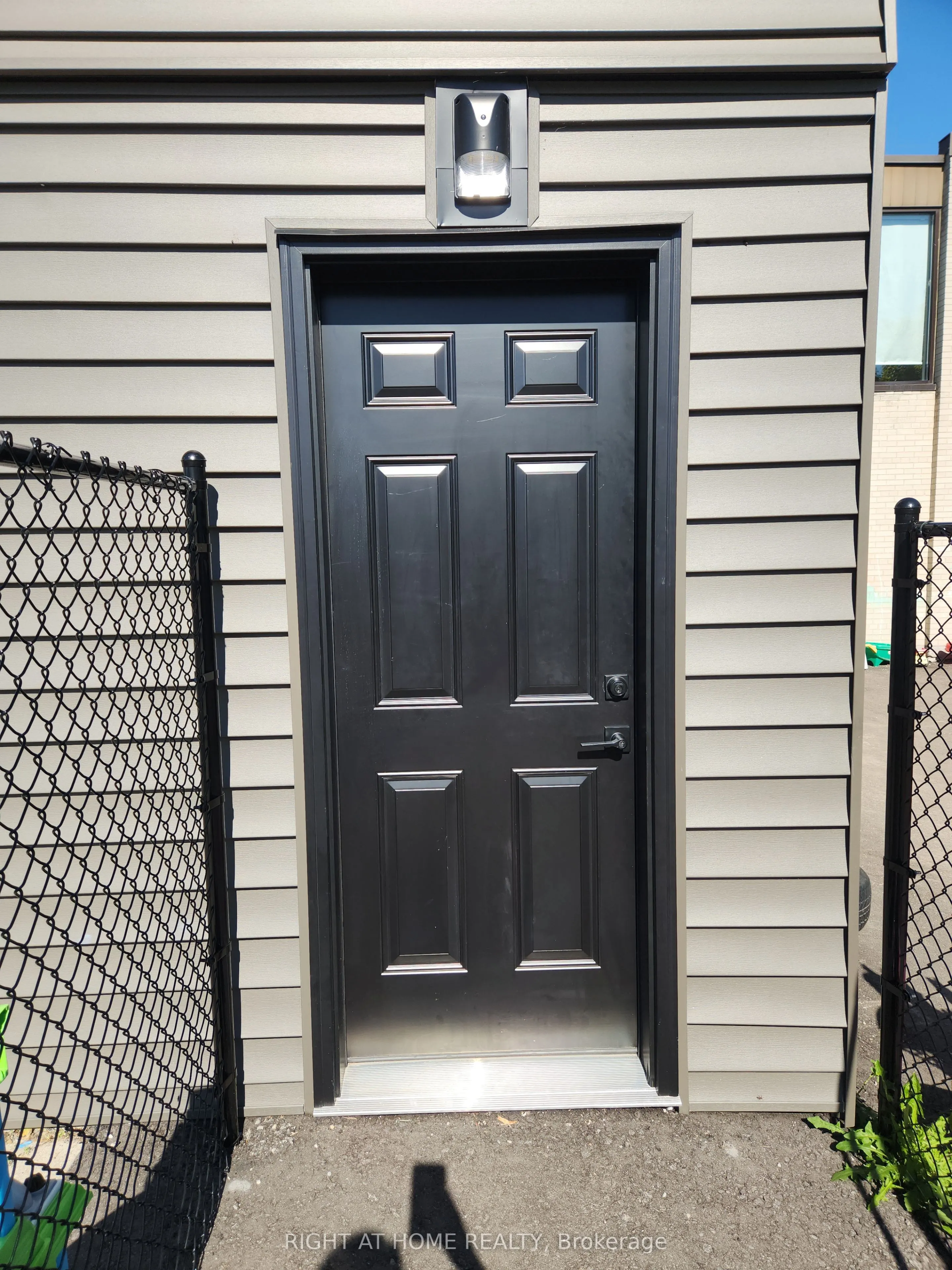 9 Queen Street W #205