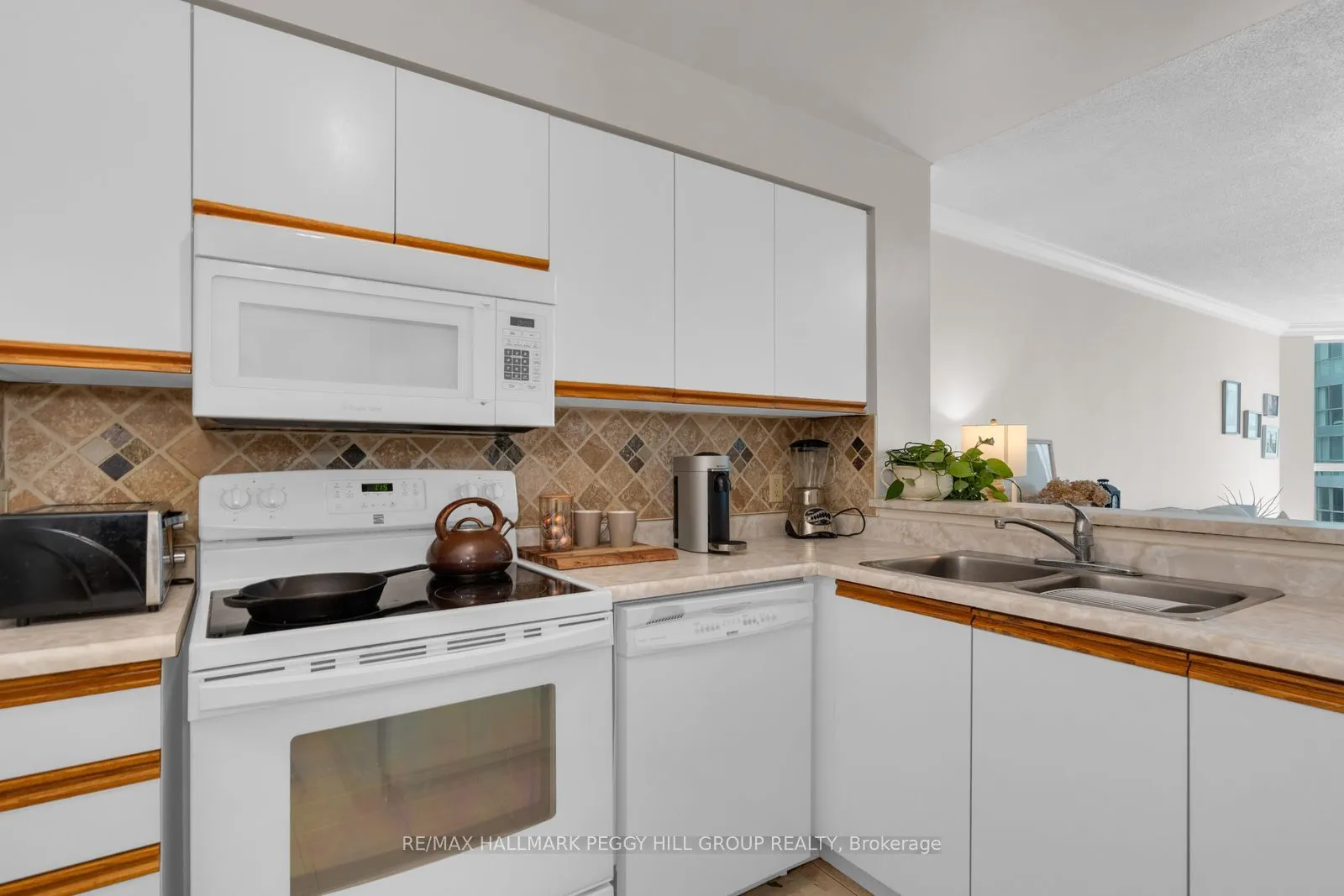 150 Dunlop Street E #904