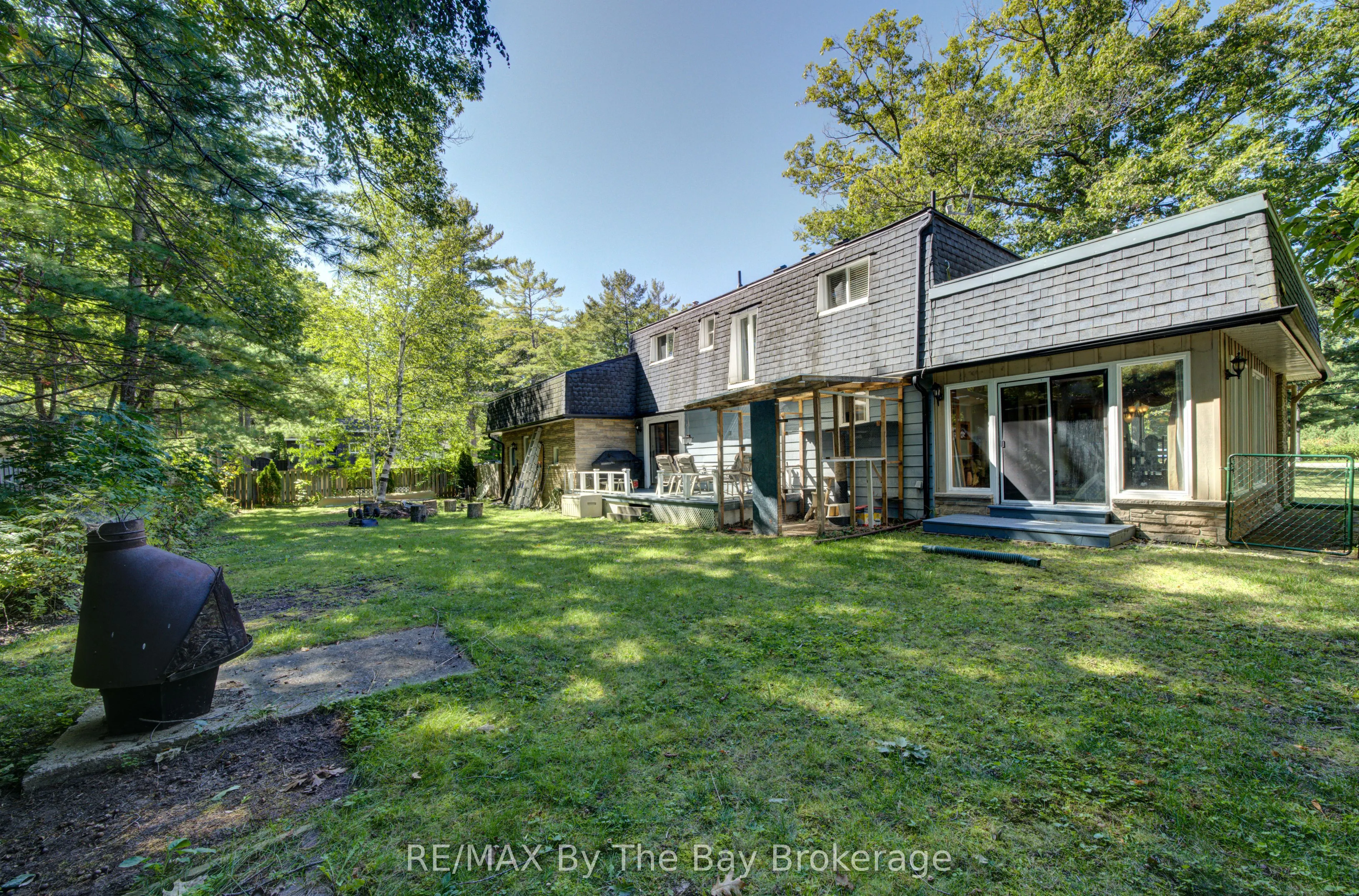 1693 River Road W