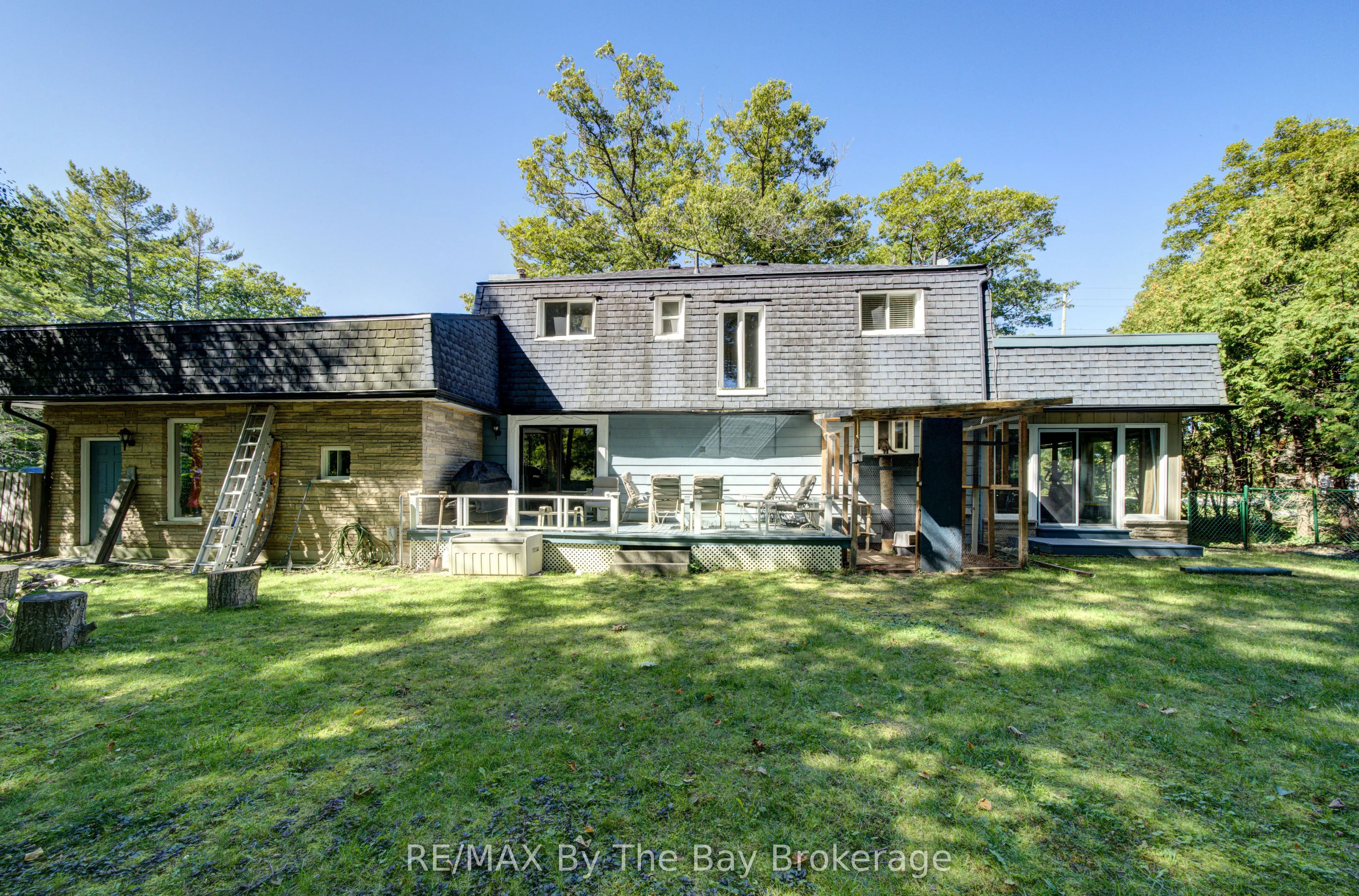 1693 River Road W