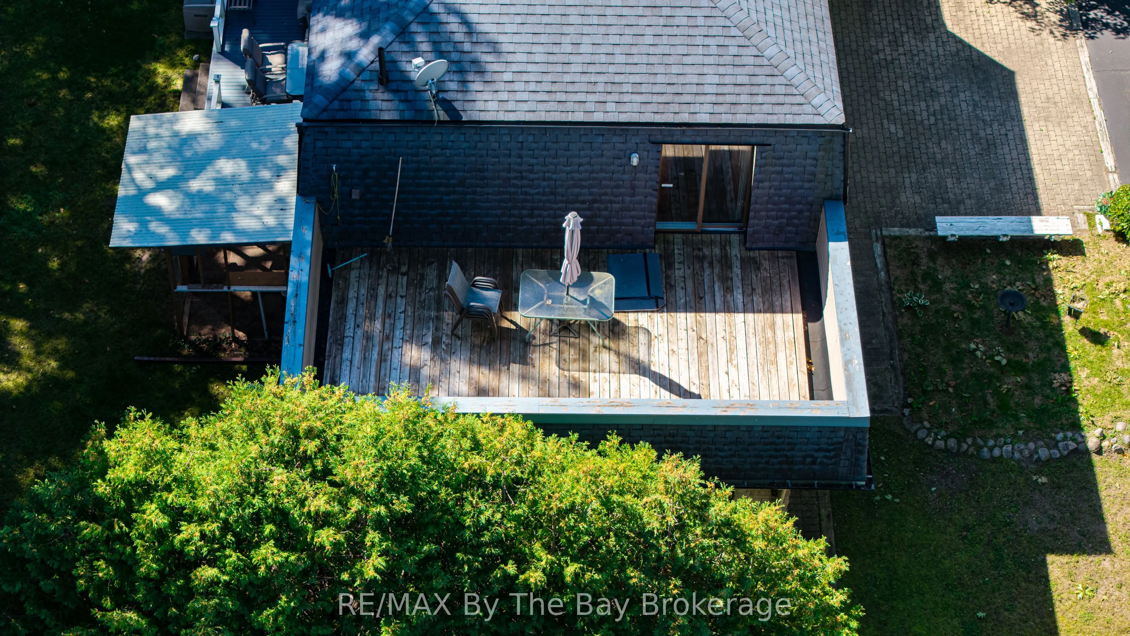 1693 River Road W